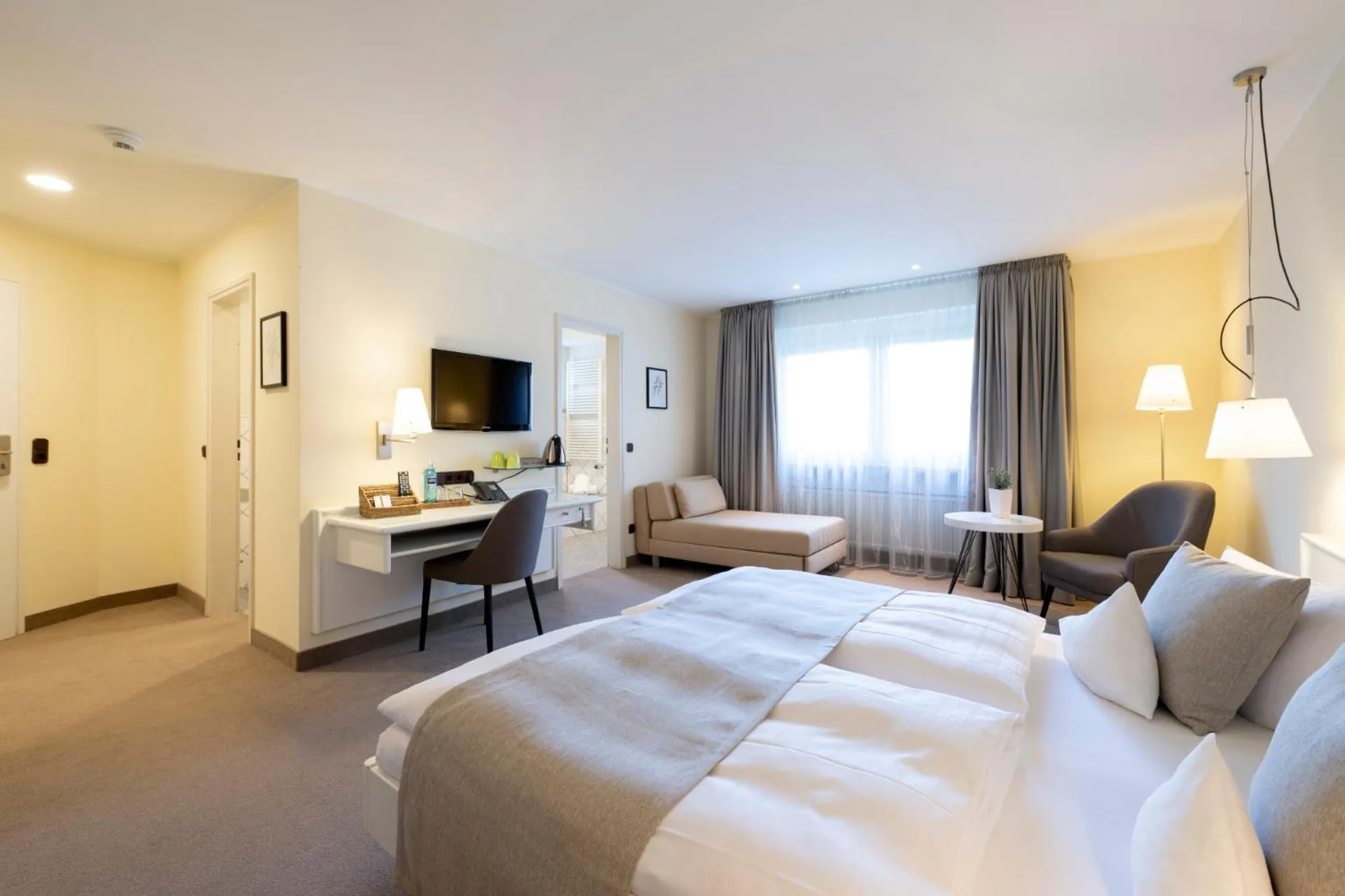 TV and multimedia, Bed in Hotel Deutscher Hof