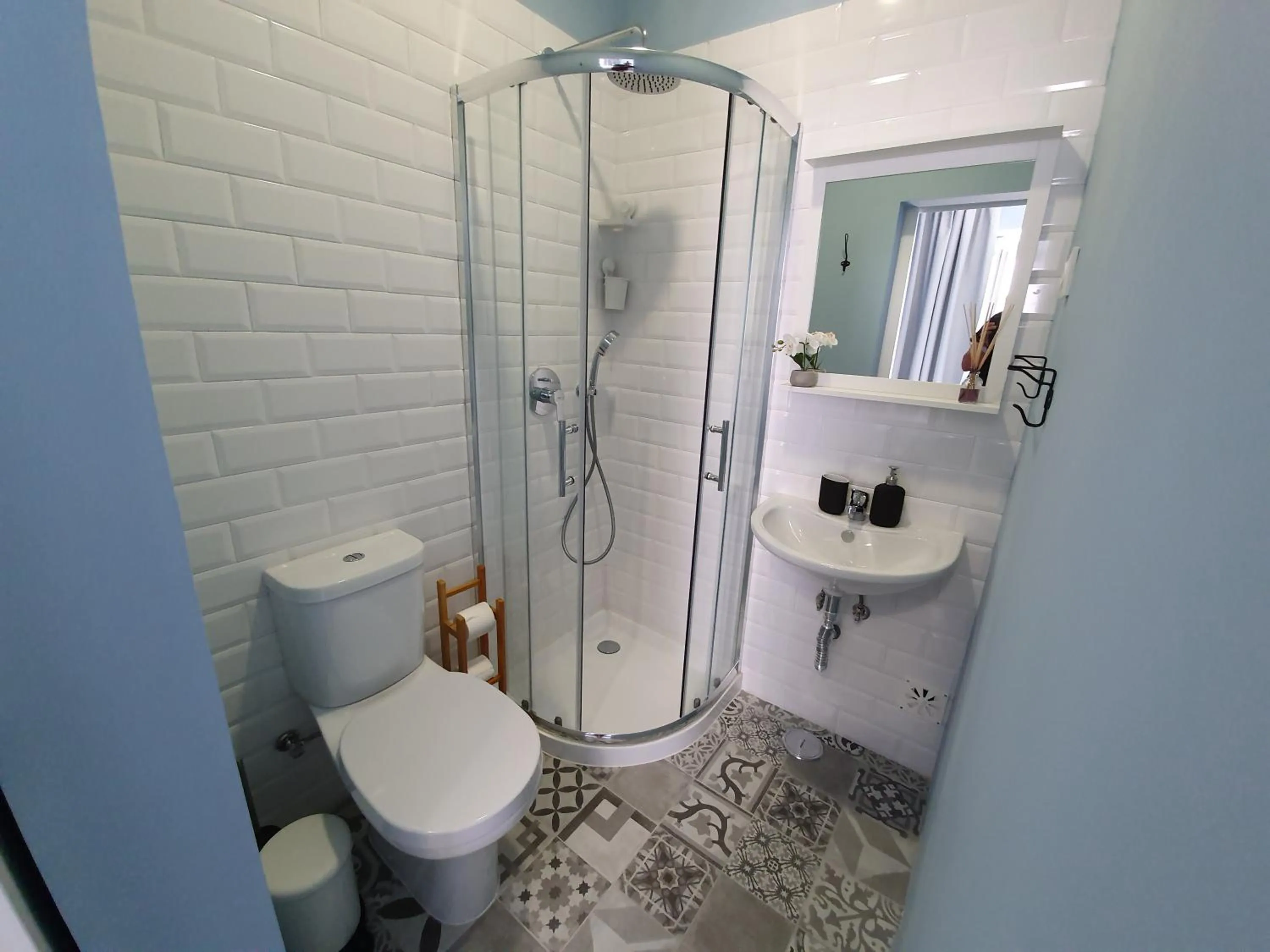 Shower in Inn Faro - Casa Amarela - Guest House
