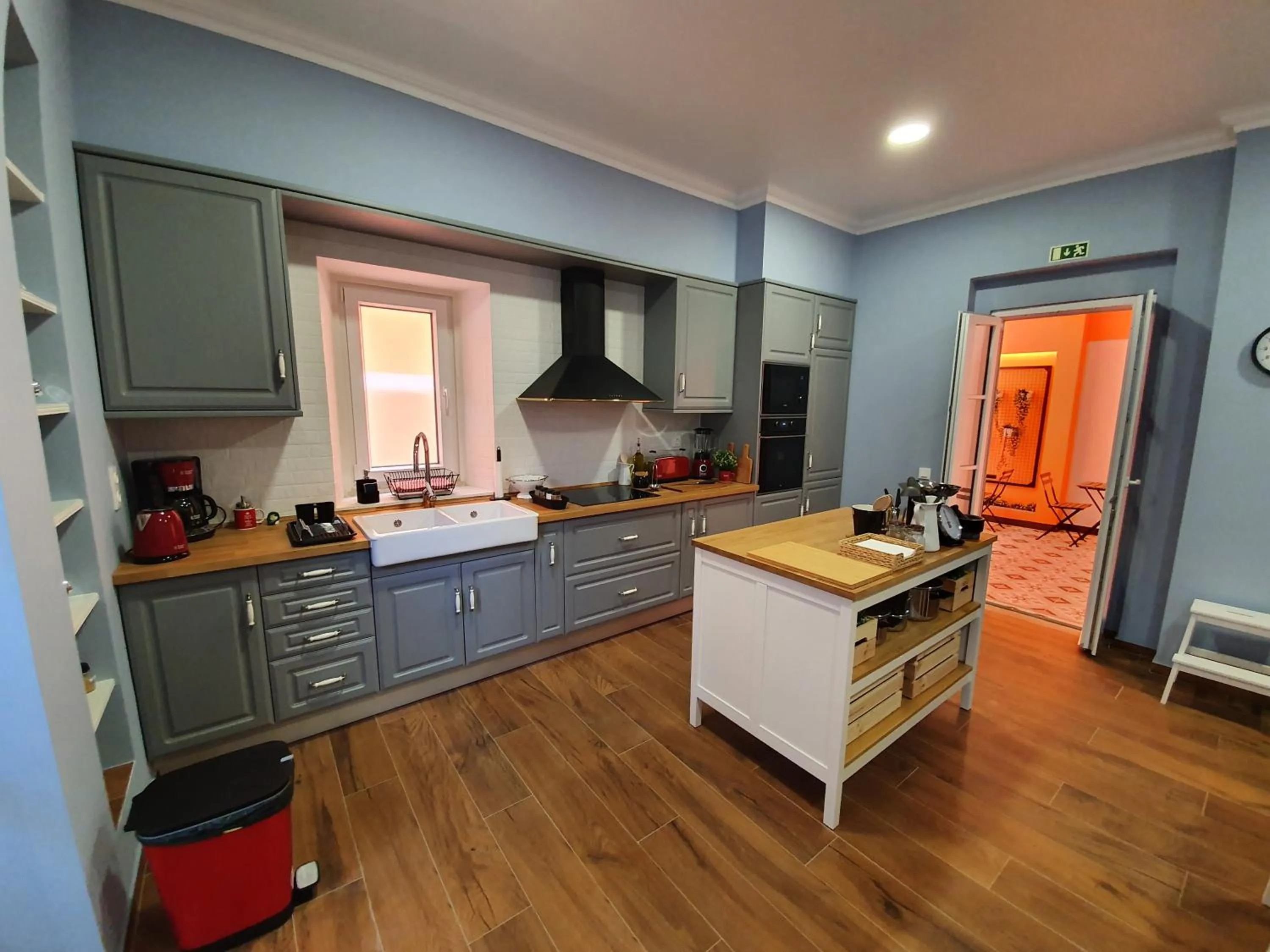 Communal kitchen in Inn Faro - Casa Amarela - Guest House