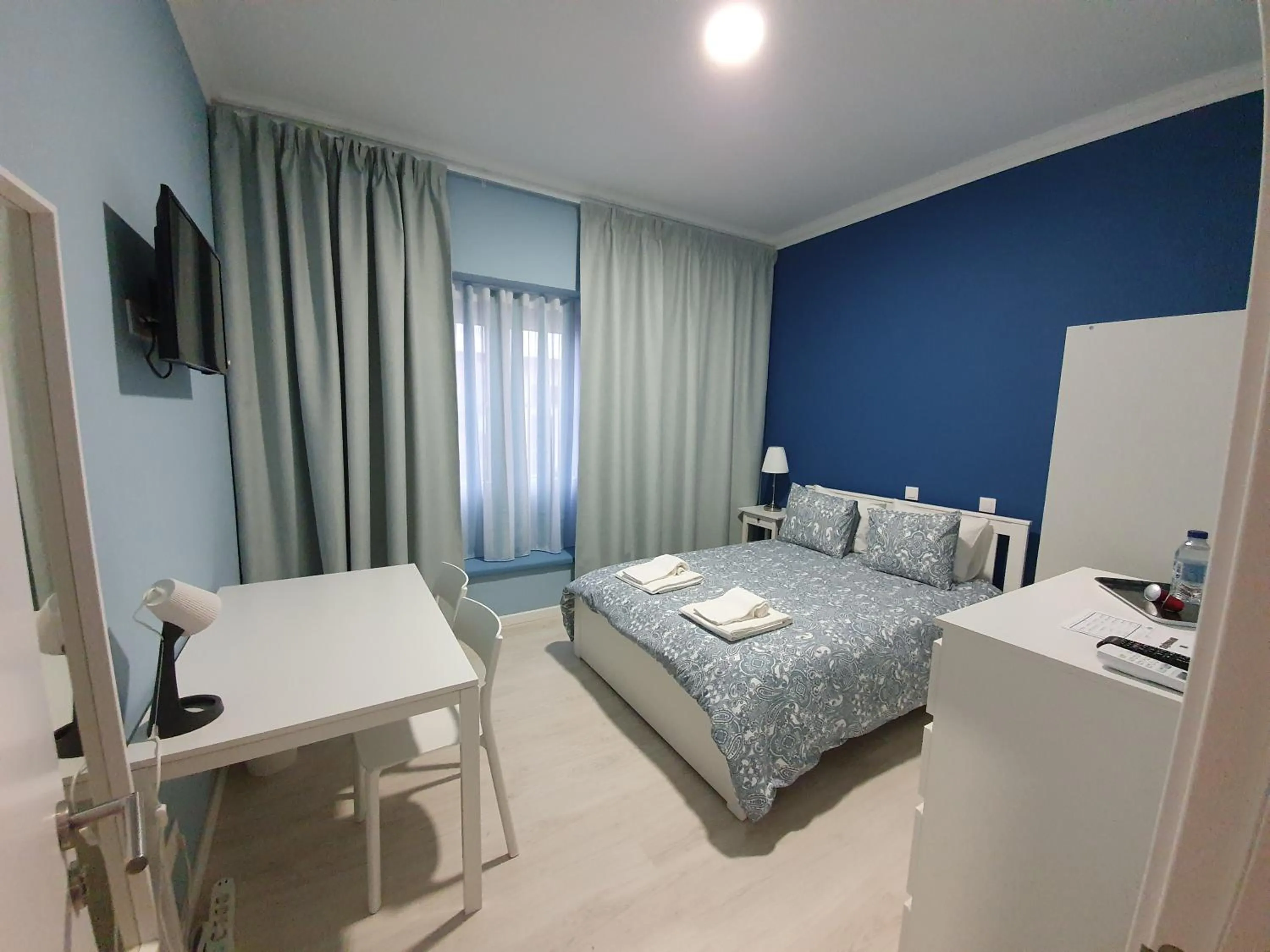 Photo of the whole room, Bed in Inn Faro - Casa Amarela - Guest House