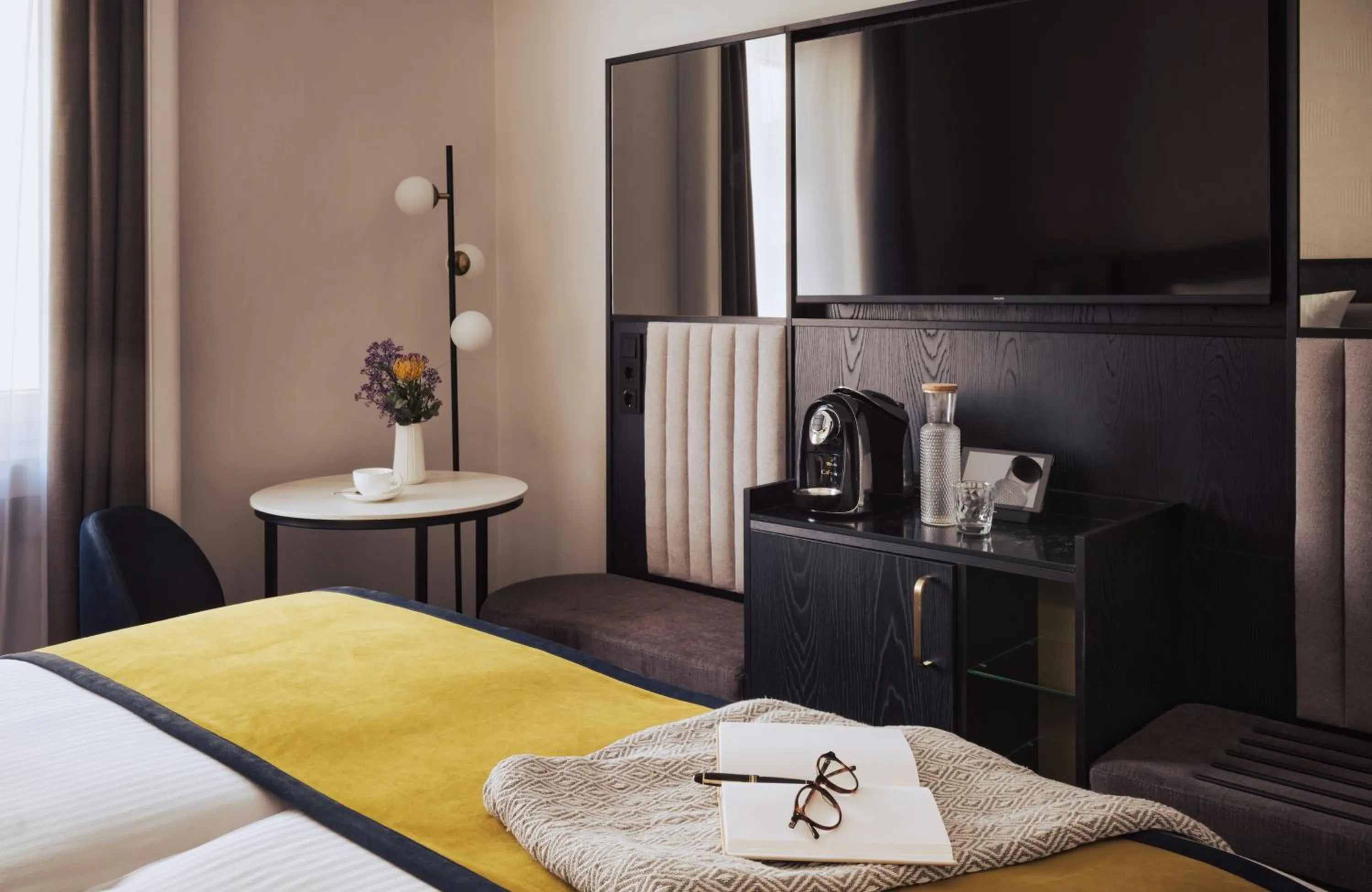 Photo of the whole room, Bed in Hotel Mannheimer Hof - Leonardo Limited Edition