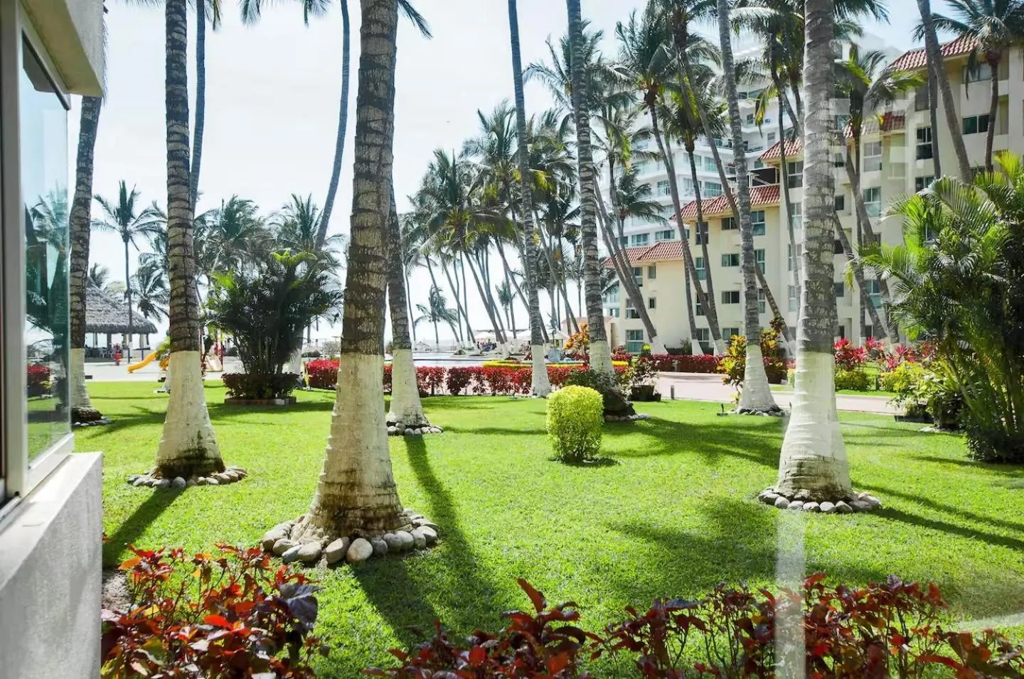 Garden in Marina Suites by Andiani Travel