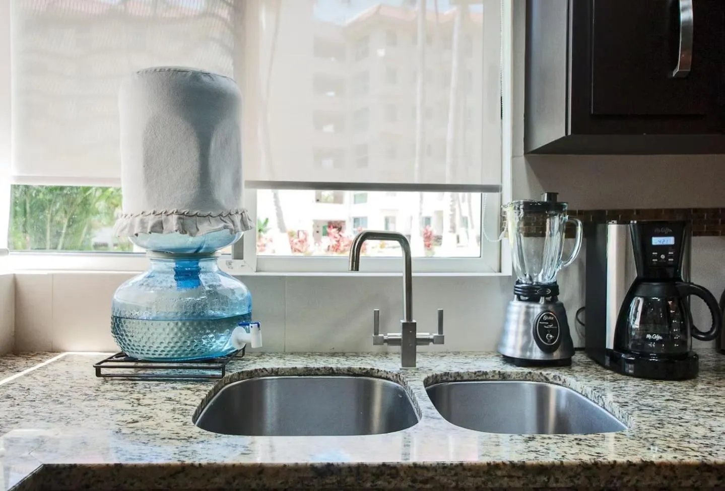 Kitchen or kitchenette in Marina Suites by Andiani Travel