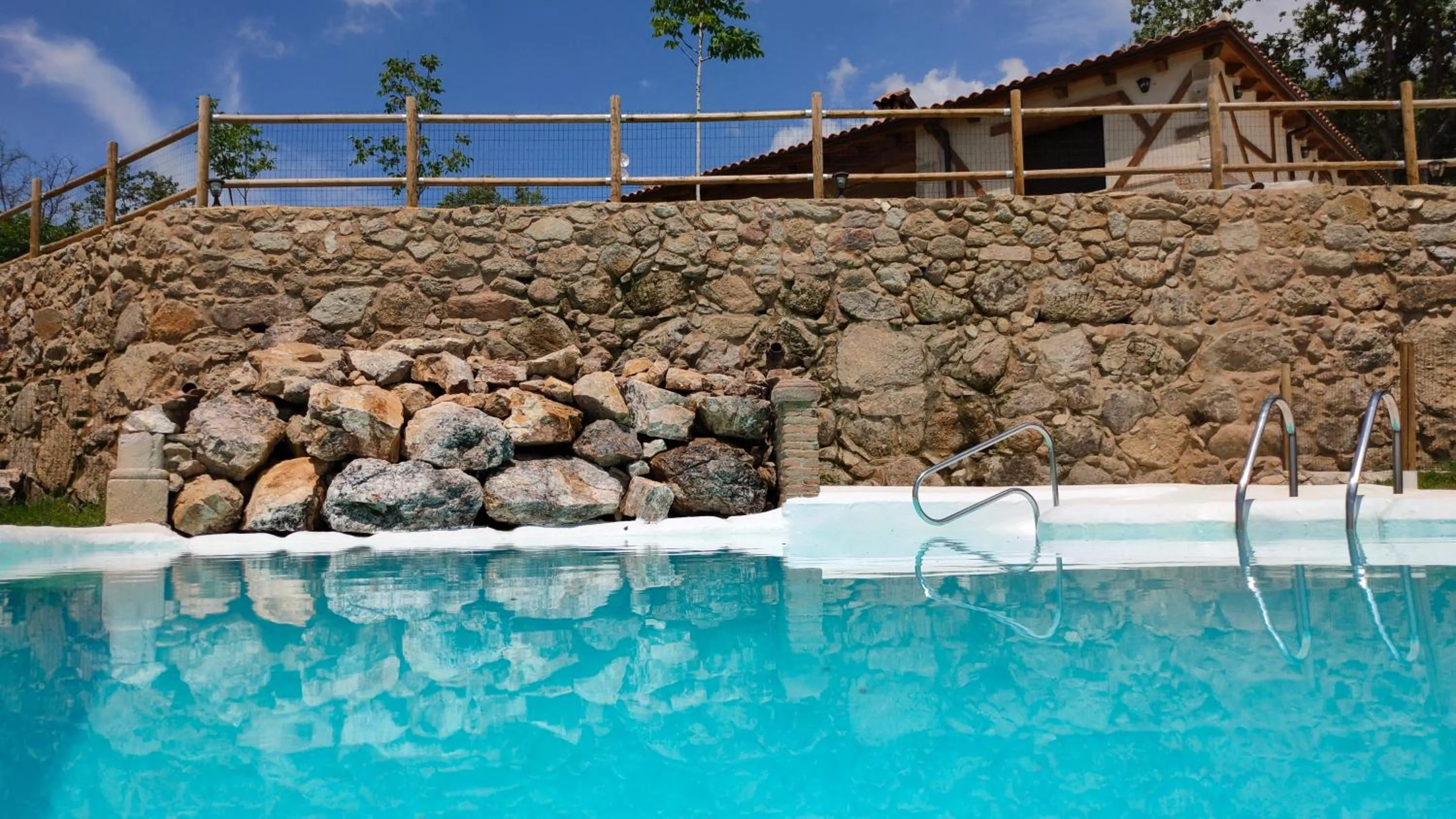 Swimming pool in Hotel Rural San Giles