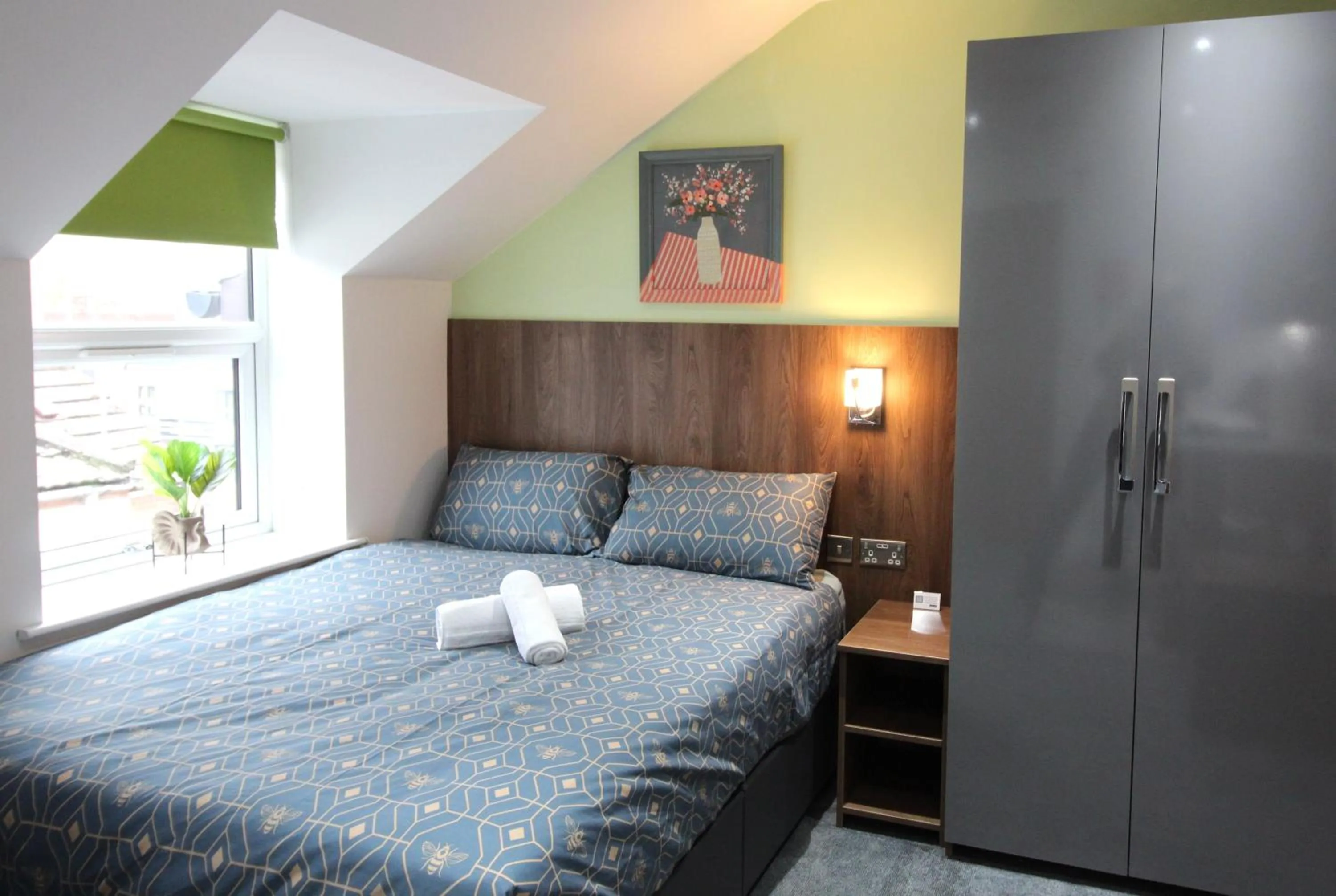 Bed in Victoria House - Deluxe Studios in Coventry City Centre, free parking, by COVSTAYS