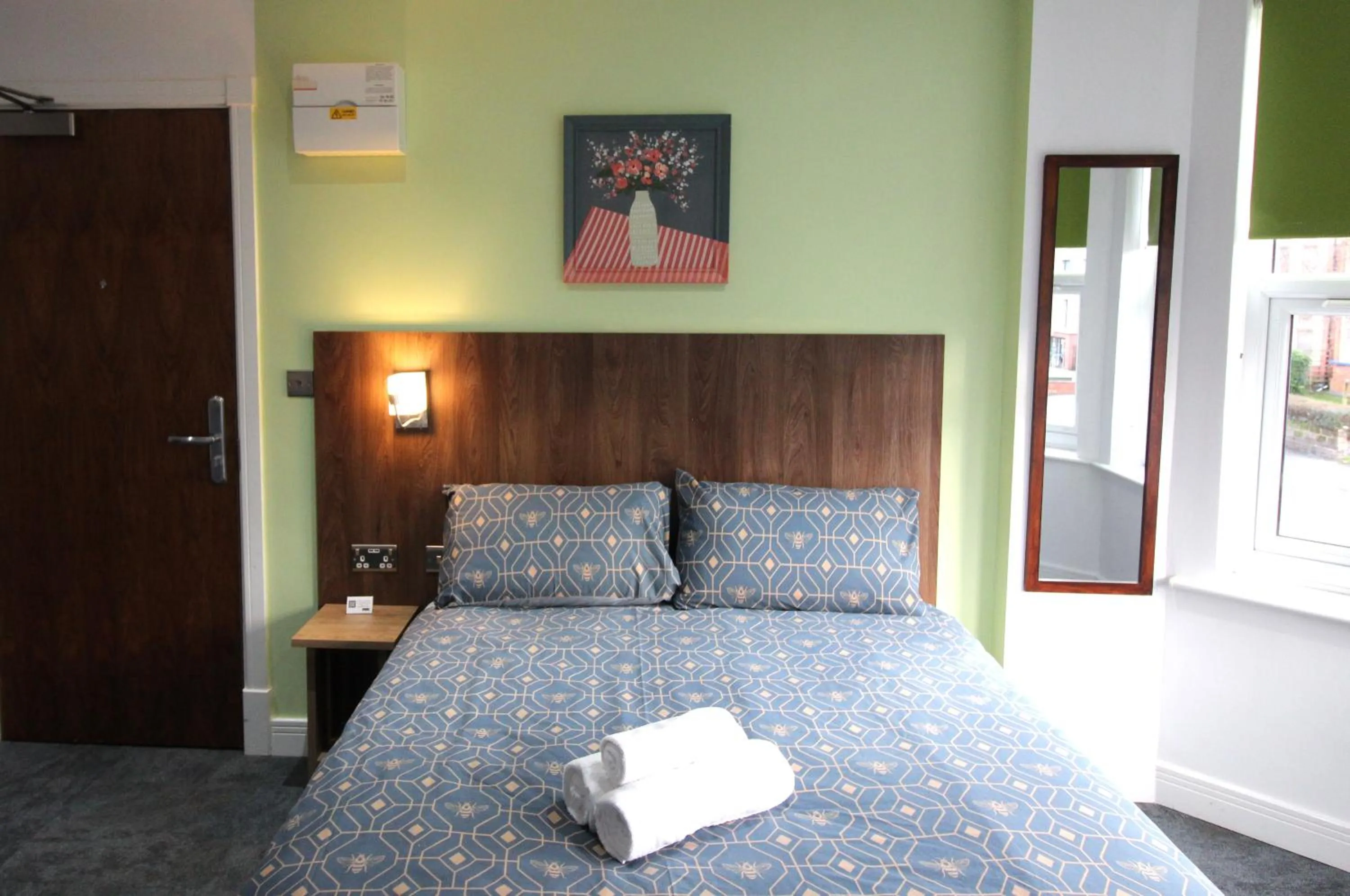 Bed in Victoria House - Deluxe Studios in Coventry City Centre, free parking, by COVSTAYS
