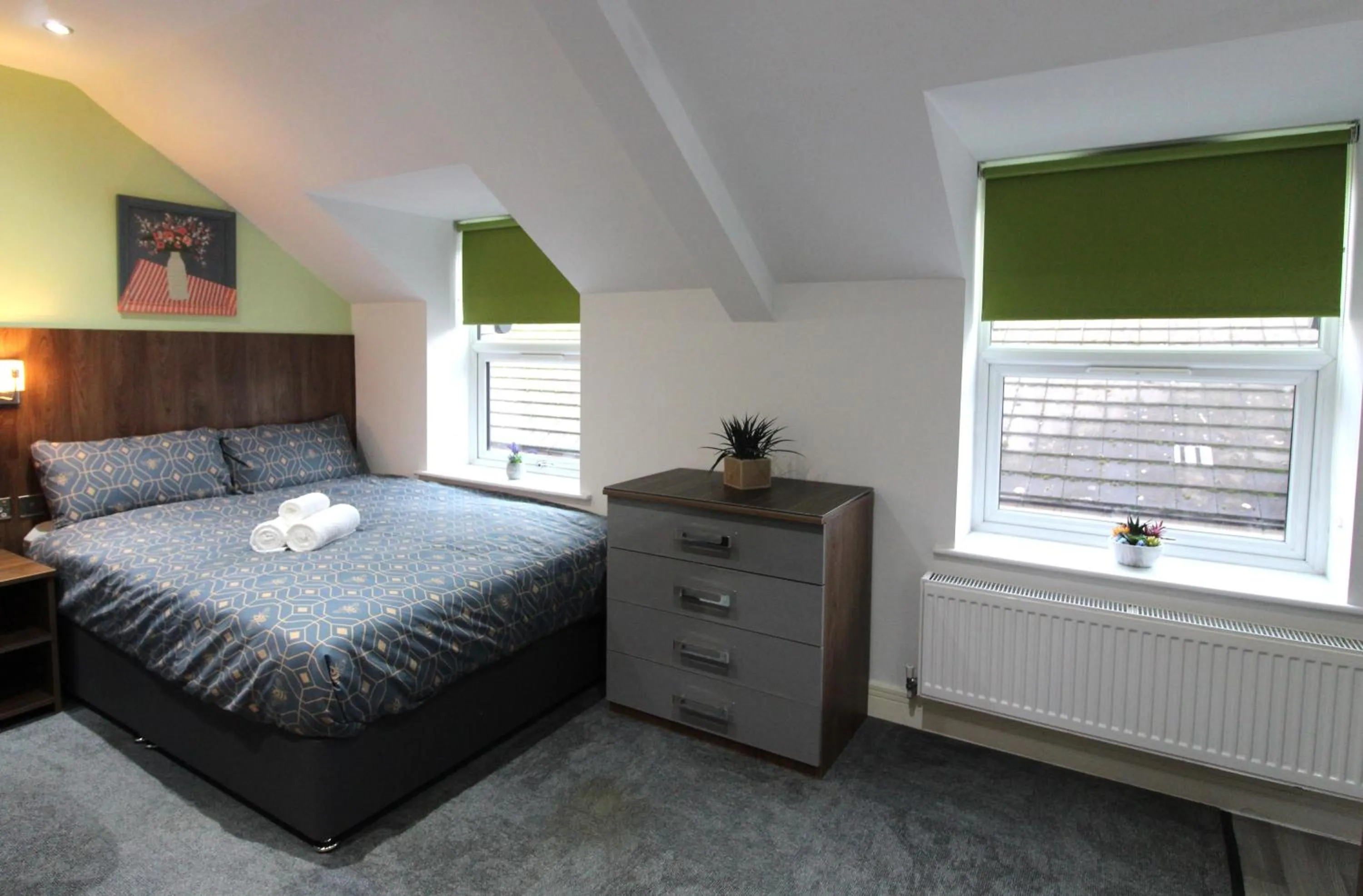 Bed in Victoria House - Deluxe Studios in Coventry City Centre, free parking, by COVSTAYS
