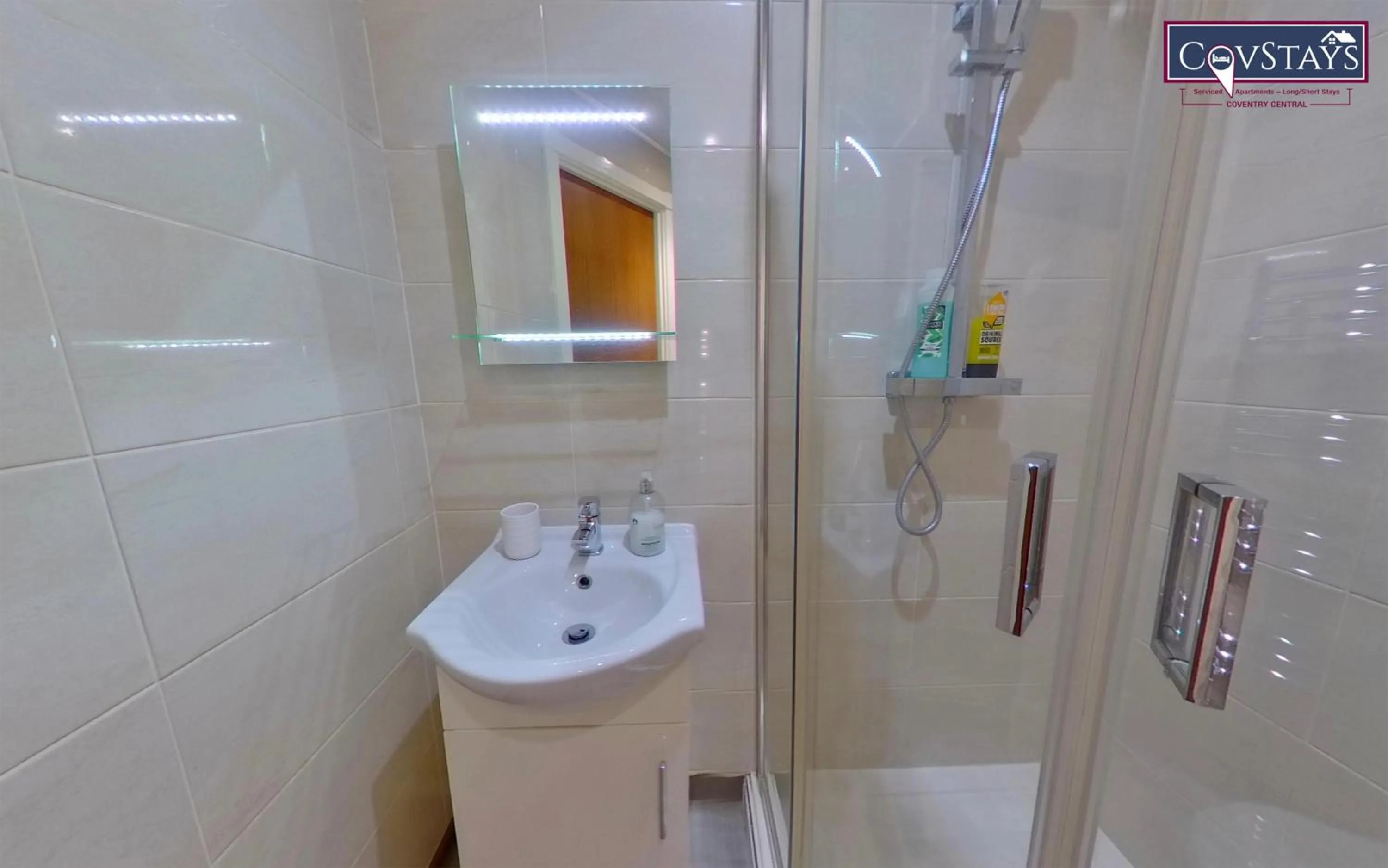 Victoria House - Deluxe Studios in Coventry City Centre, free parking, by COVSTAYS