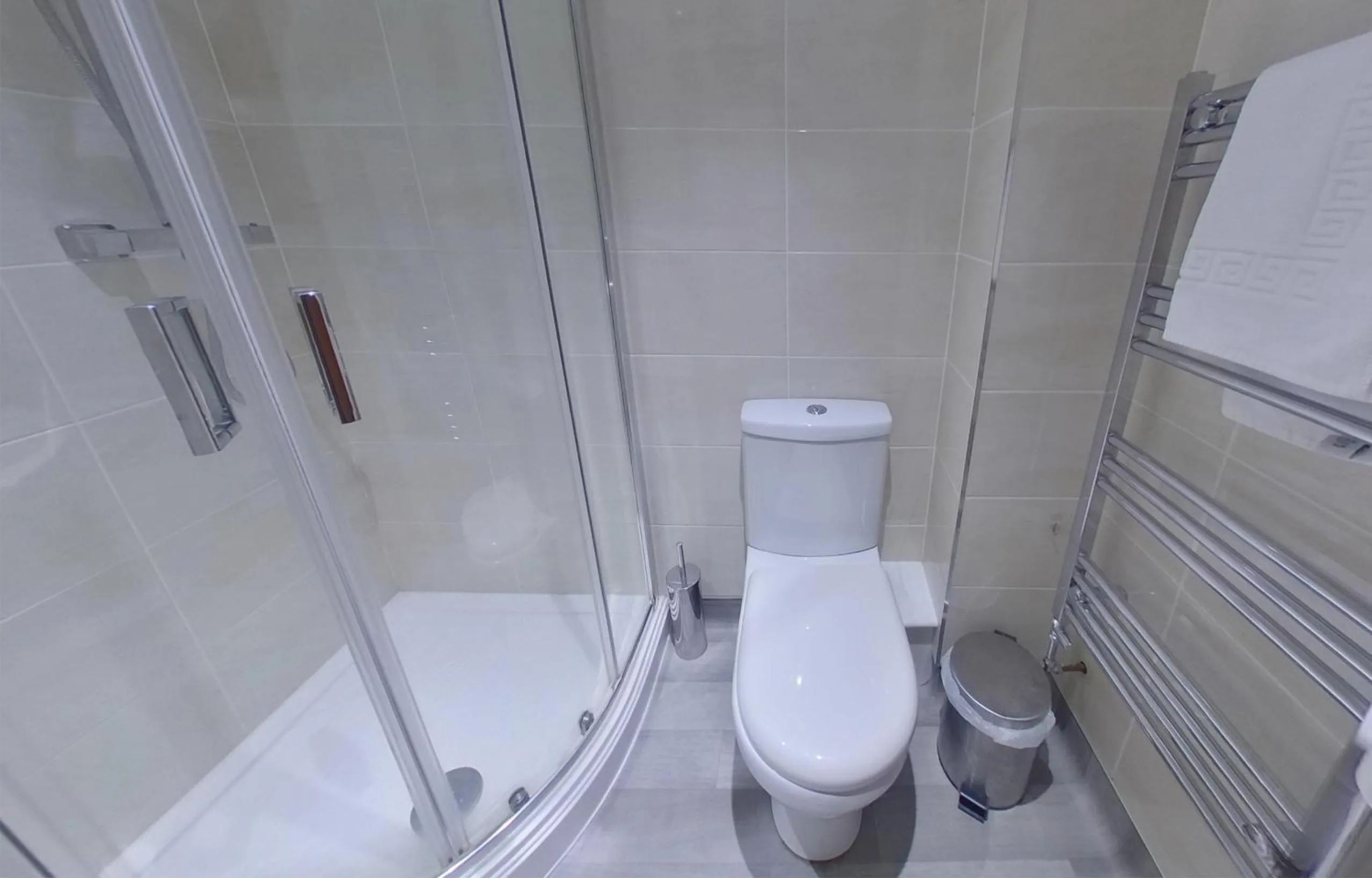 Victoria House - Deluxe Studios in Coventry City Centre, free parking, by COVSTAYS