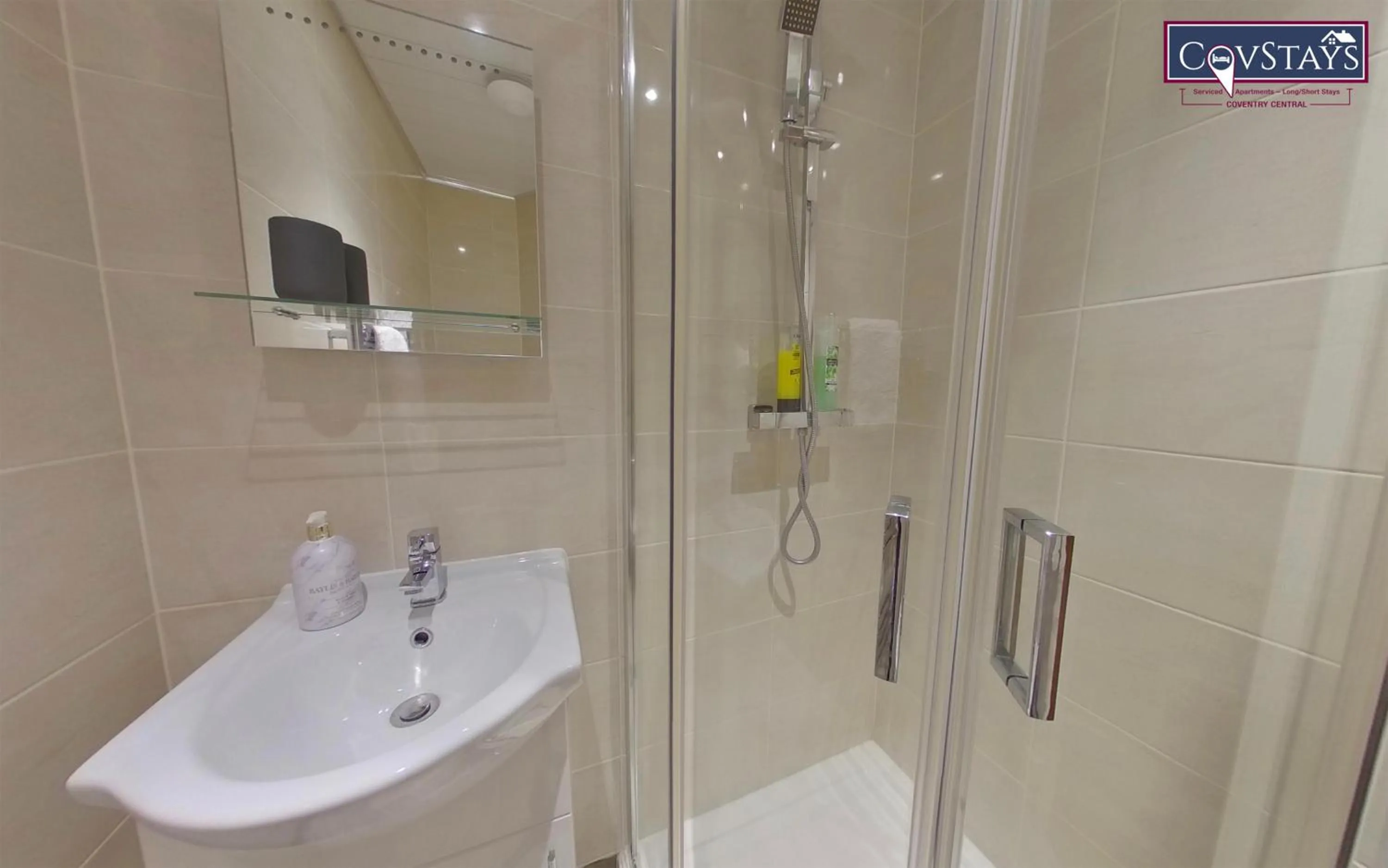 Victoria House - Deluxe Studios in Coventry City Centre, free parking, by COVSTAYS