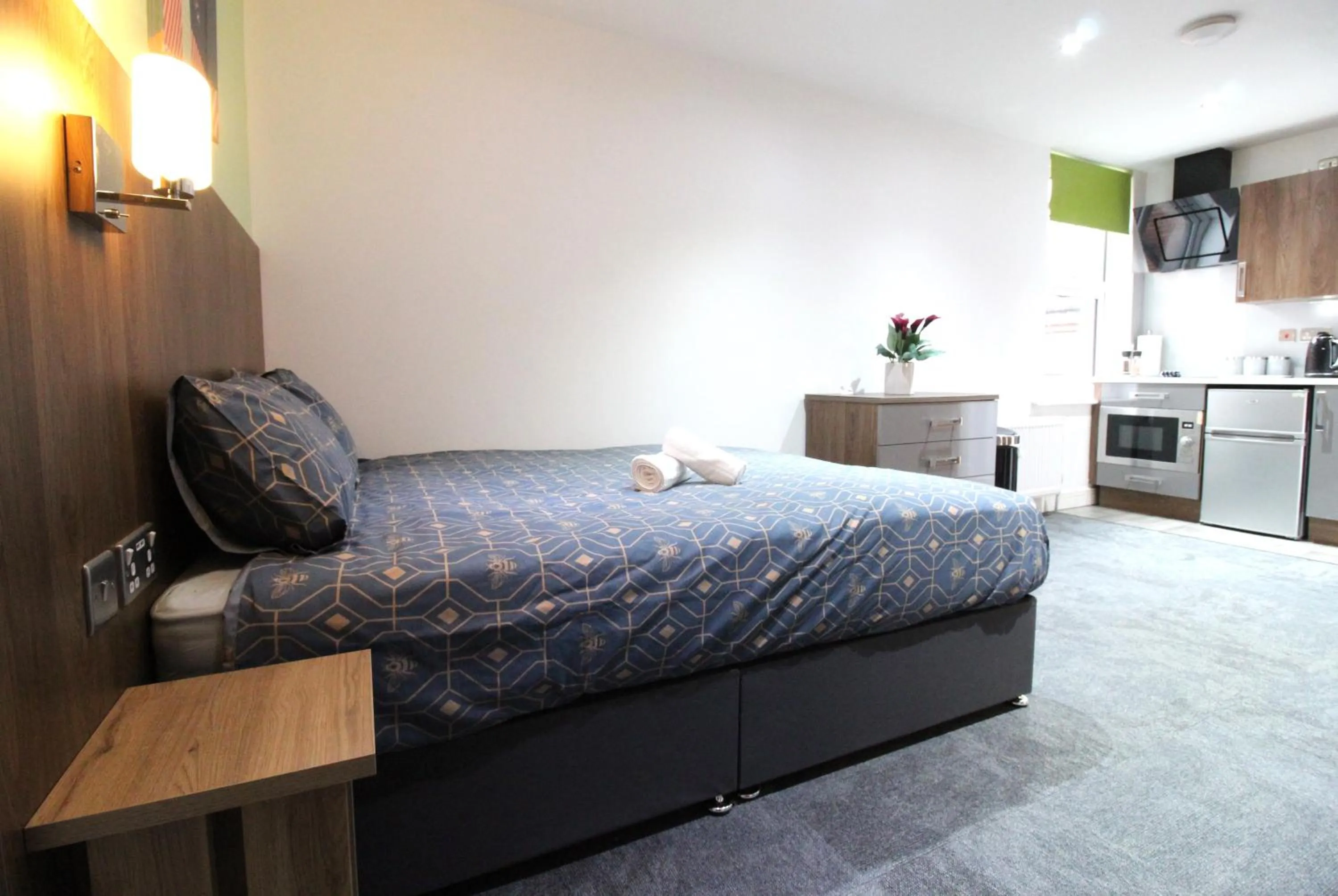 Bed in Victoria House - Deluxe Studios in Coventry City Centre, free parking, by COVSTAYS