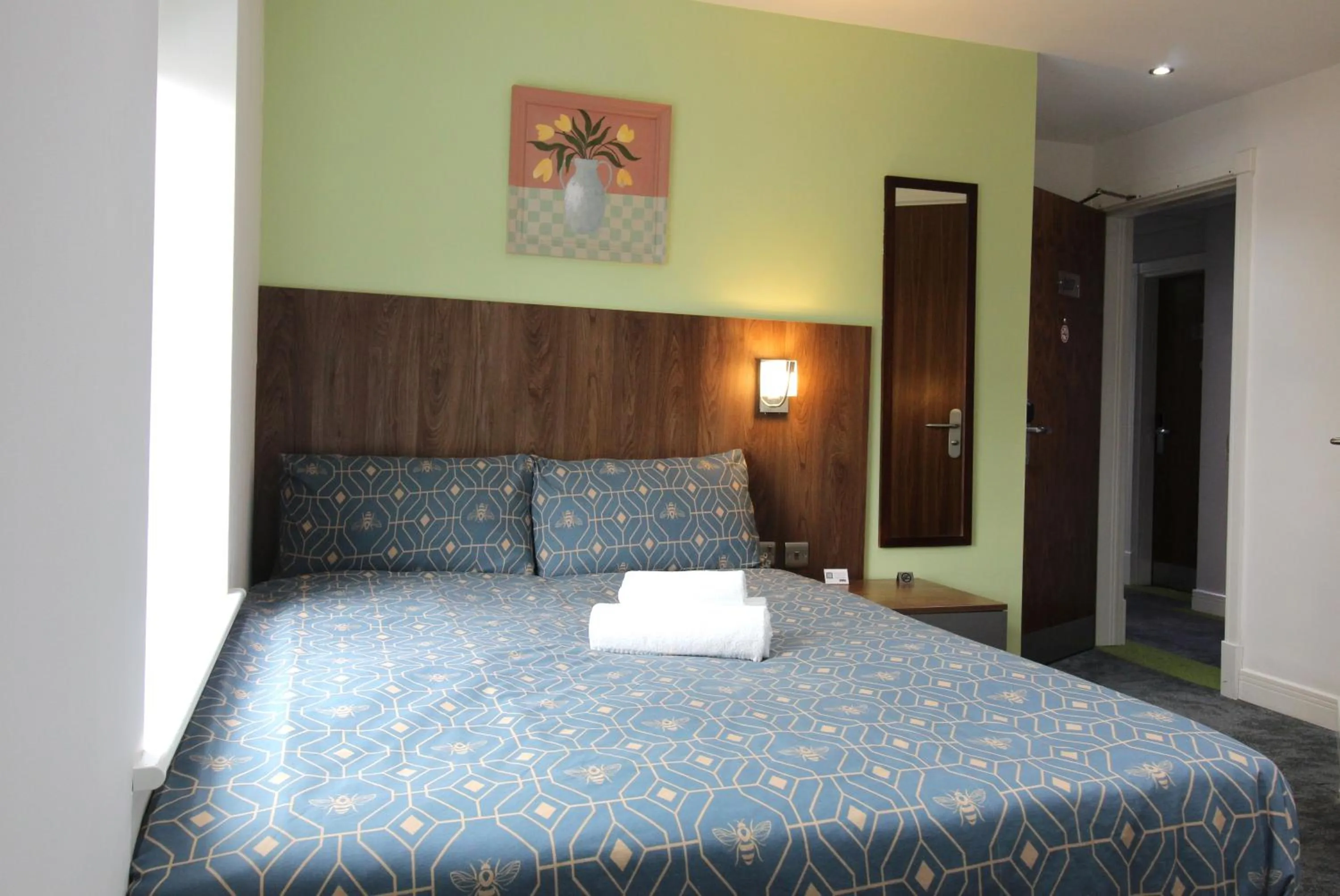 Bed in Victoria House - Deluxe Studios in Coventry City Centre, free parking, by COVSTAYS