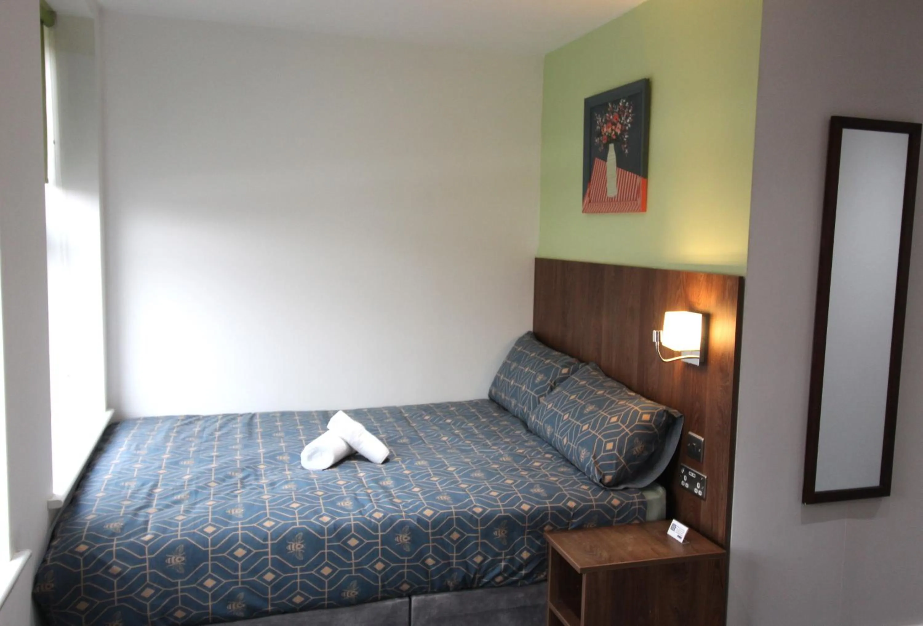 Bed in Victoria House - Deluxe Studios in Coventry City Centre, free parking, by COVSTAYS