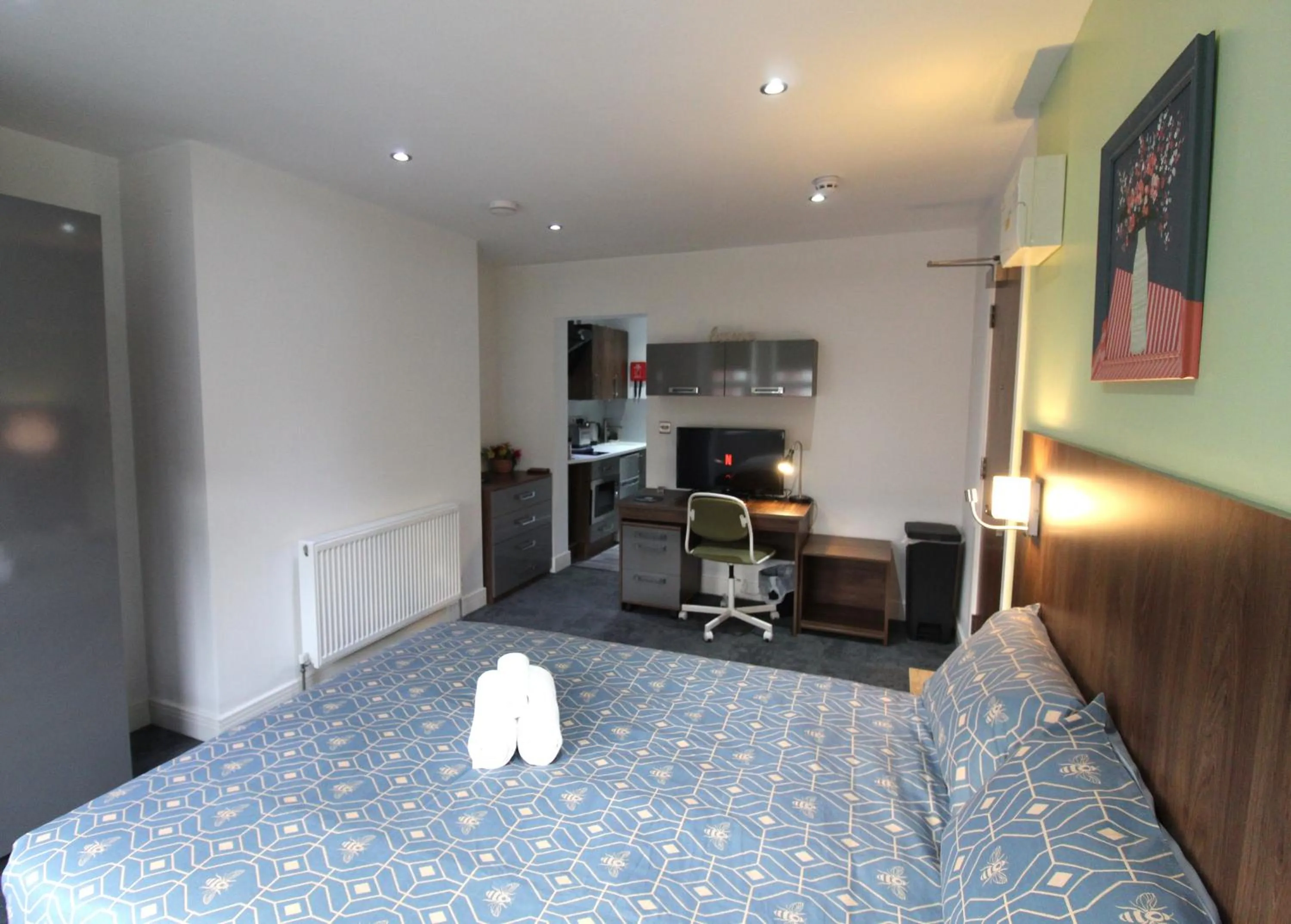 Bed in Victoria House - Deluxe Studios in Coventry City Centre, free parking, by COVSTAYS