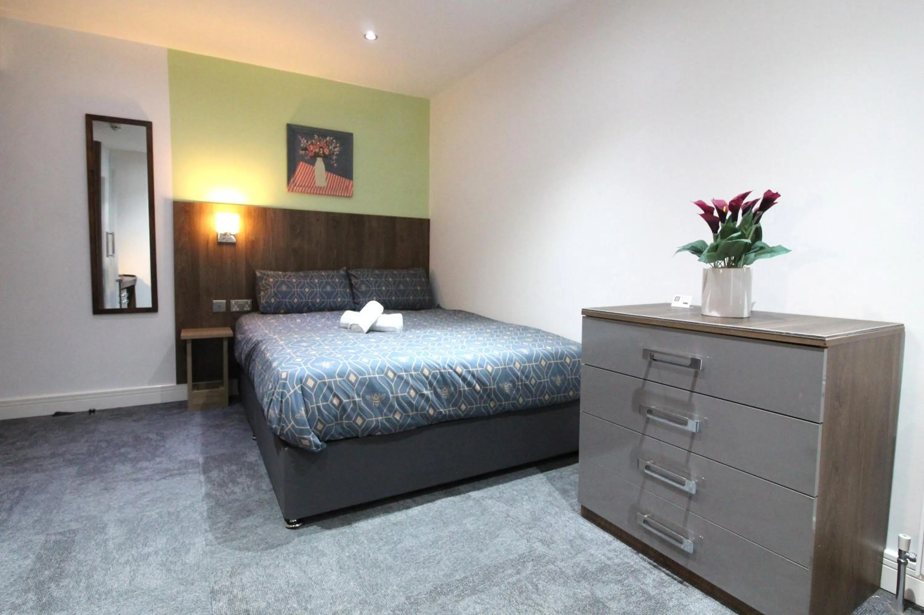 Bed in Victoria House - Deluxe Studios in Coventry City Centre, free parking, by COVSTAYS