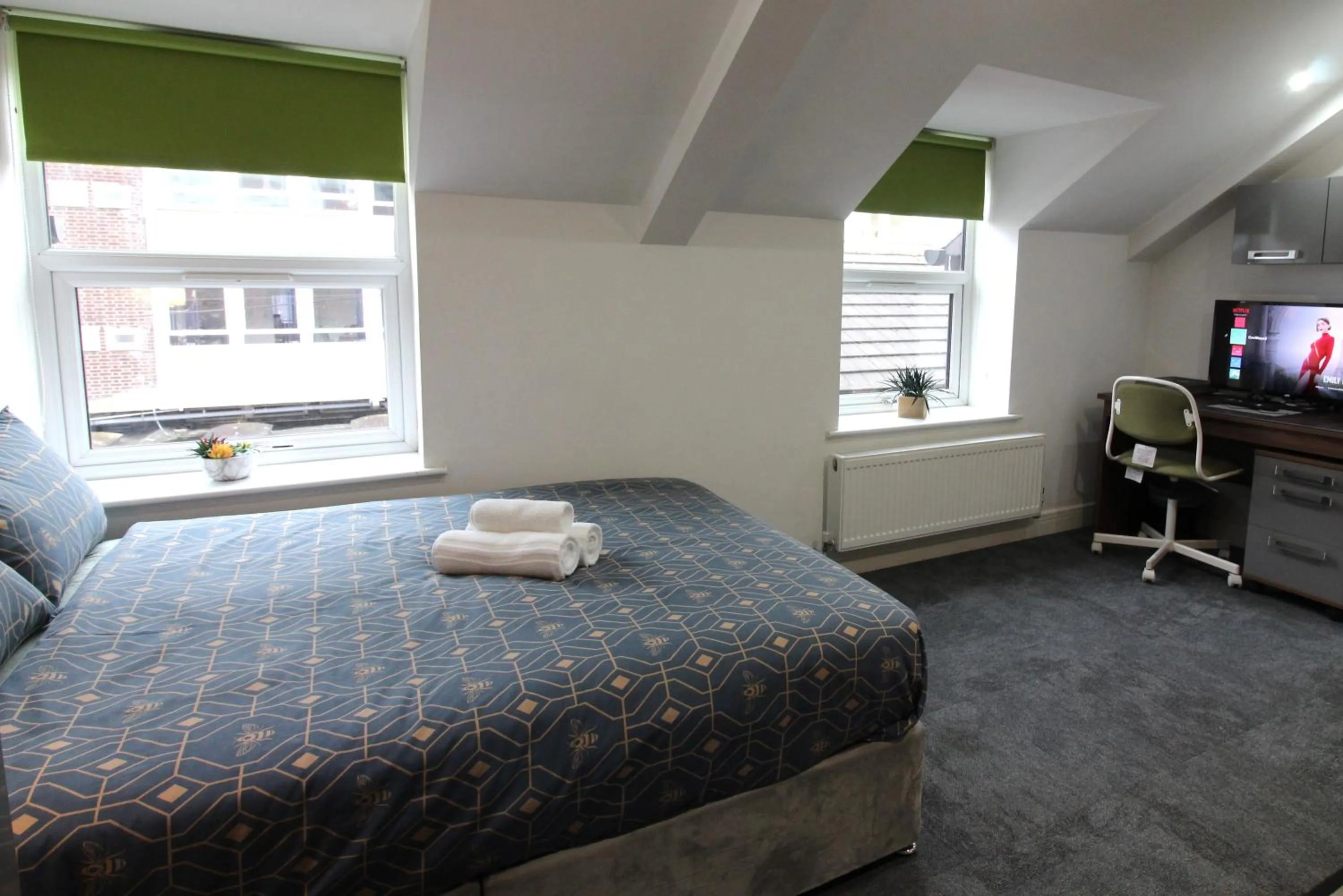 Bed in Victoria House - Deluxe Studios in Coventry City Centre, free parking, by COVSTAYS