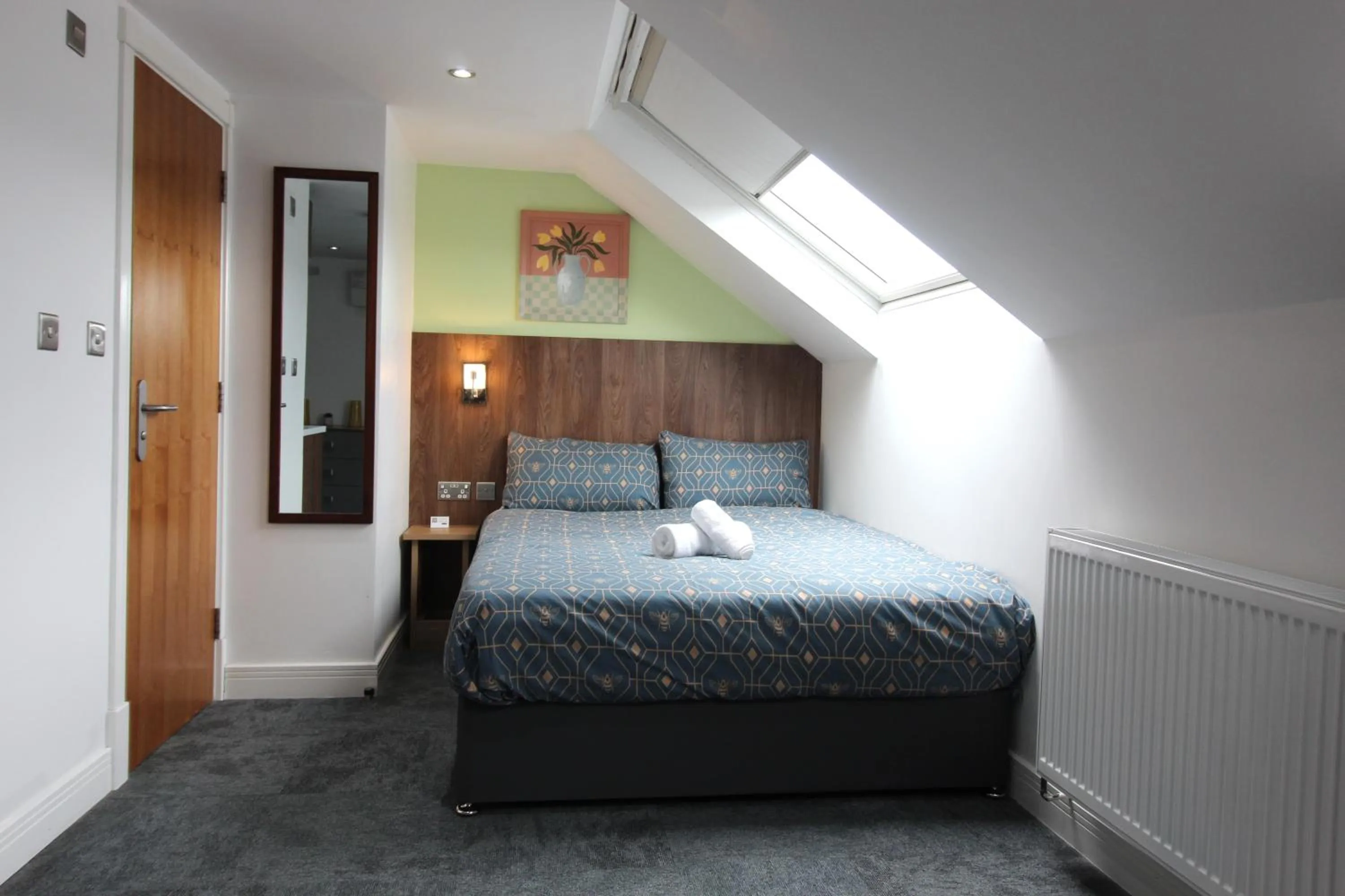 Bed in Victoria House - Deluxe Studios in Coventry City Centre, free parking, by COVSTAYS