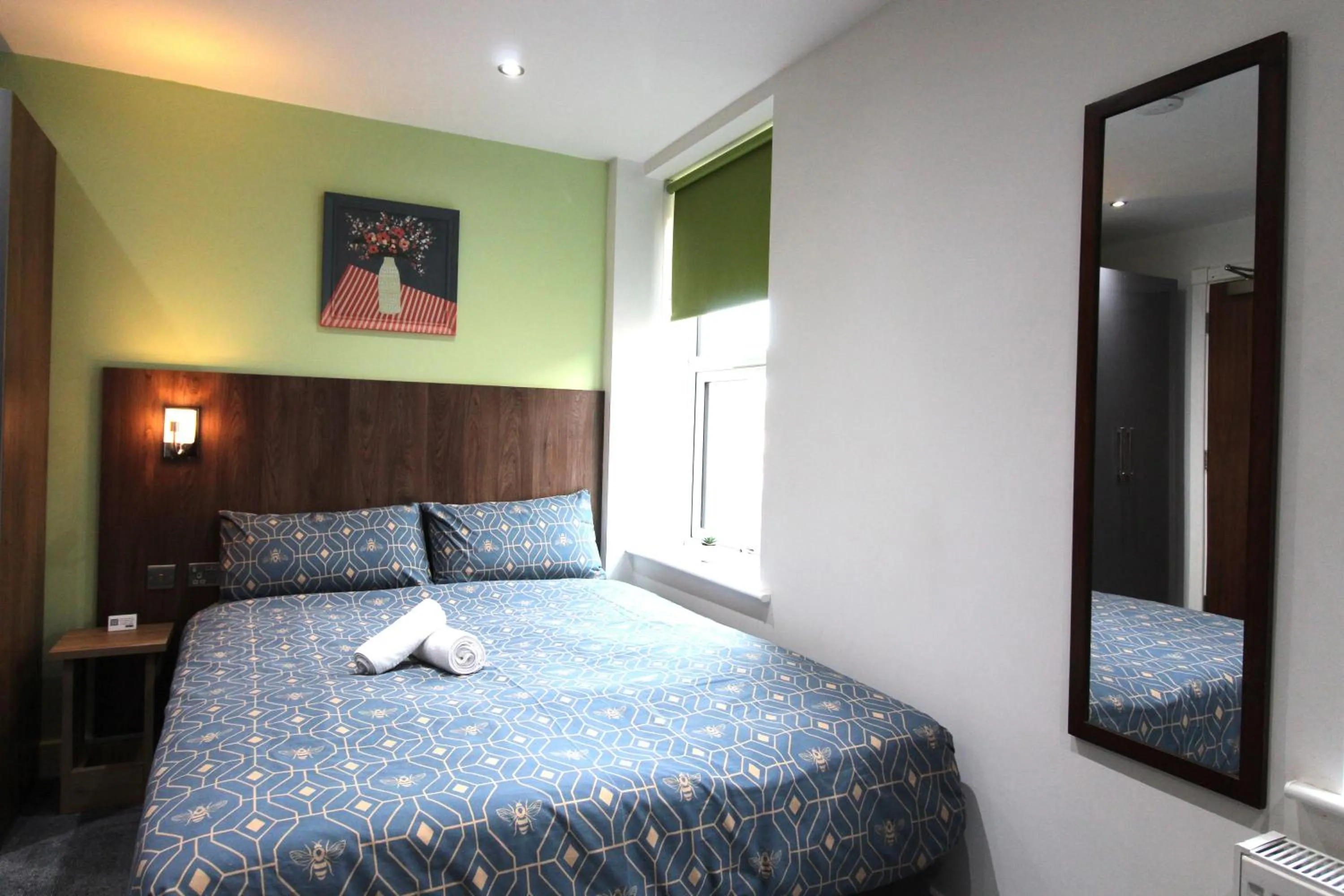Bed in Victoria House - Deluxe Studios in Coventry City Centre, free parking, by COVSTAYS