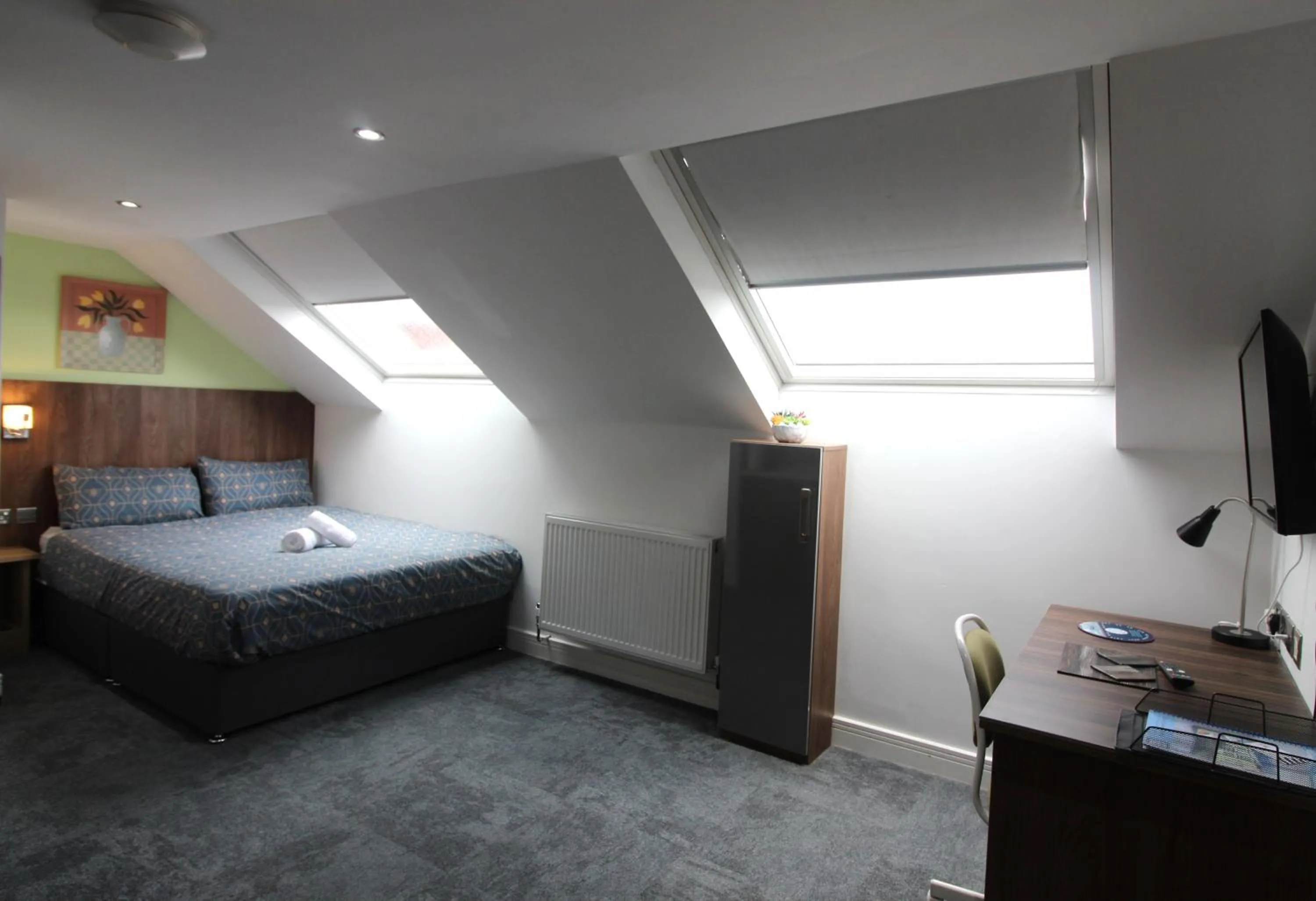Bed in Victoria House - Deluxe Studios in Coventry City Centre, free parking, by COVSTAYS