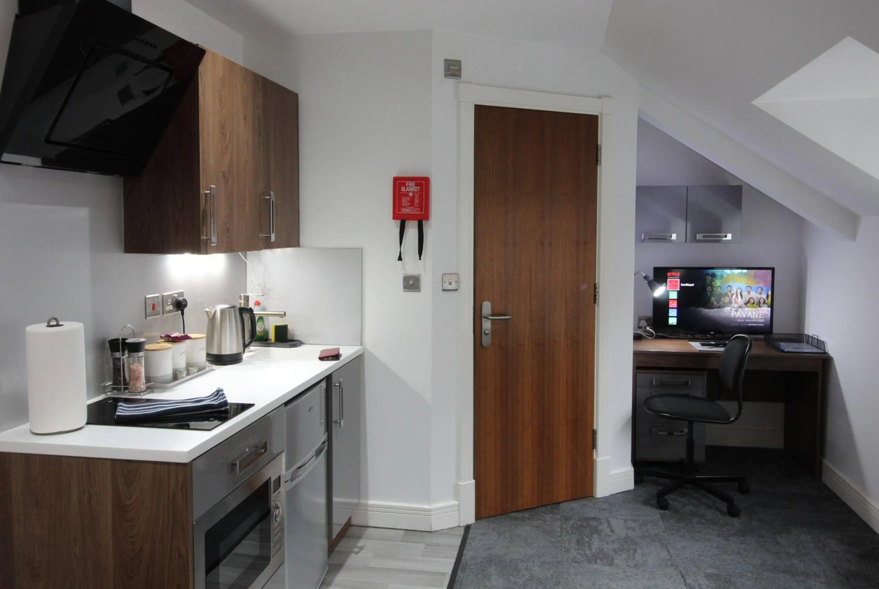 Victoria House - Deluxe Studios in Coventry City Centre, free parking, by COVSTAYS