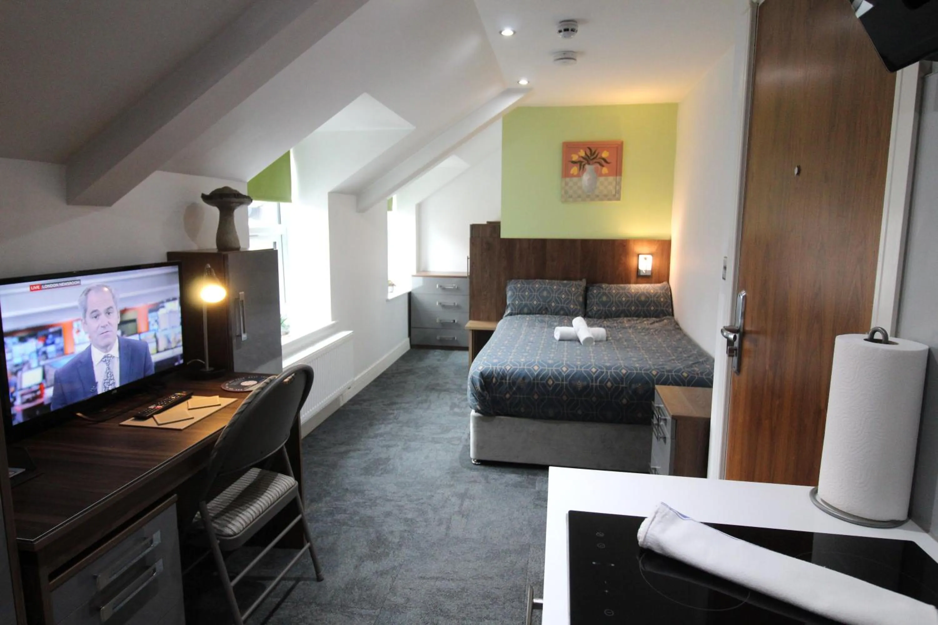 Bed in Victoria House - Deluxe Studios in Coventry City Centre, free parking, by COVSTAYS