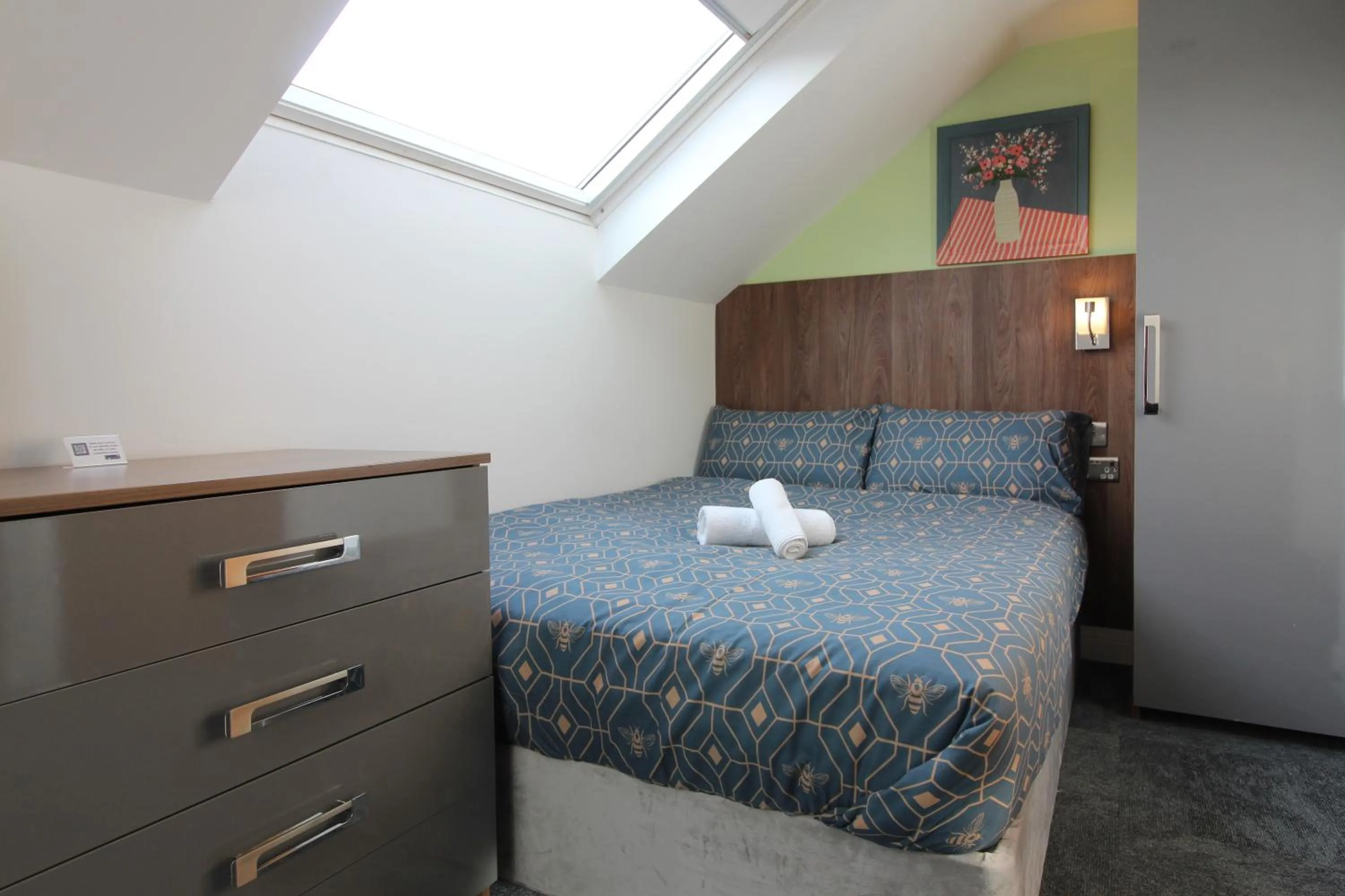 Bed in Victoria House - Deluxe Studios in Coventry City Centre, free parking, by COVSTAYS