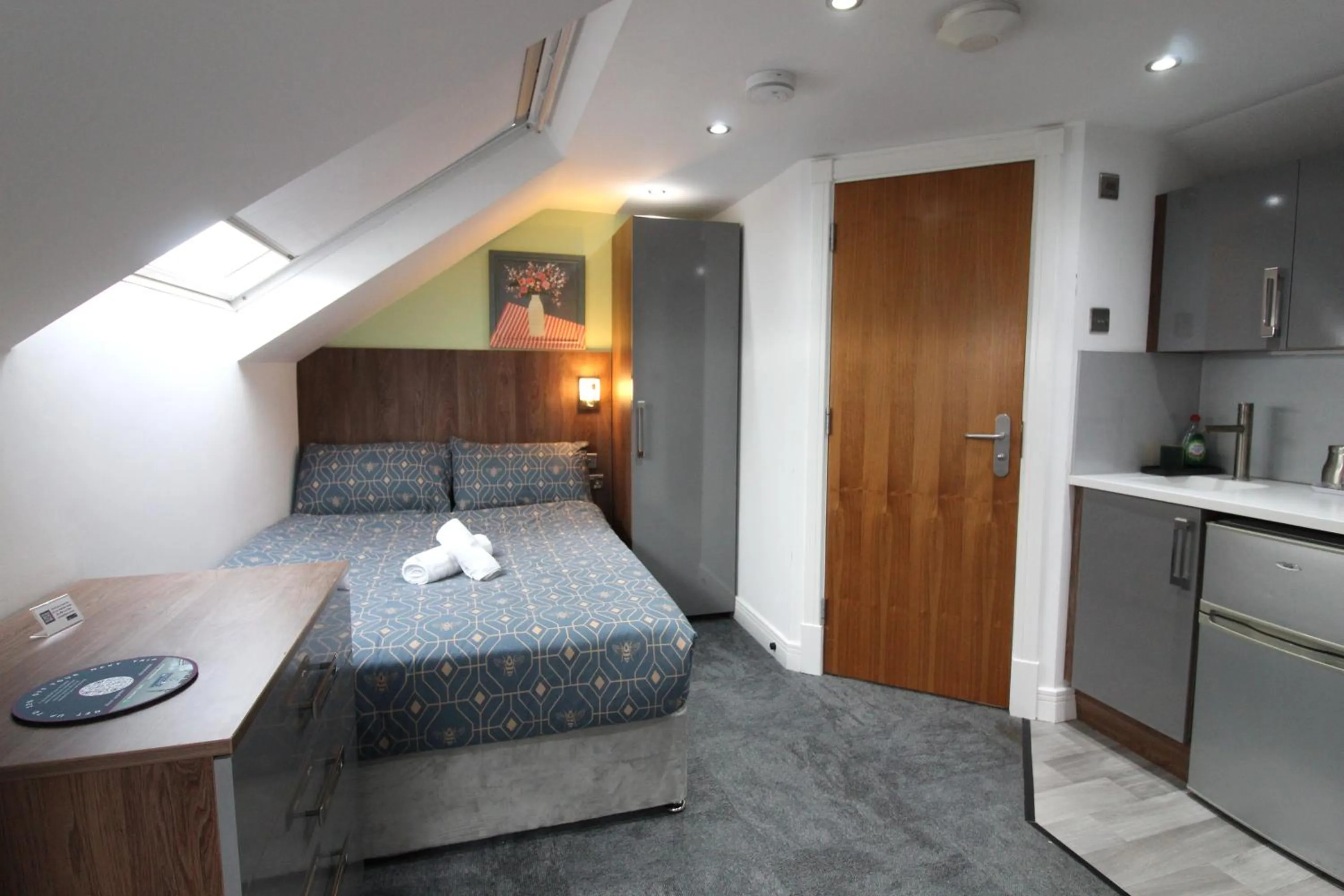 Bed in Victoria House - Deluxe Studios in Coventry City Centre, free parking, by COVSTAYS