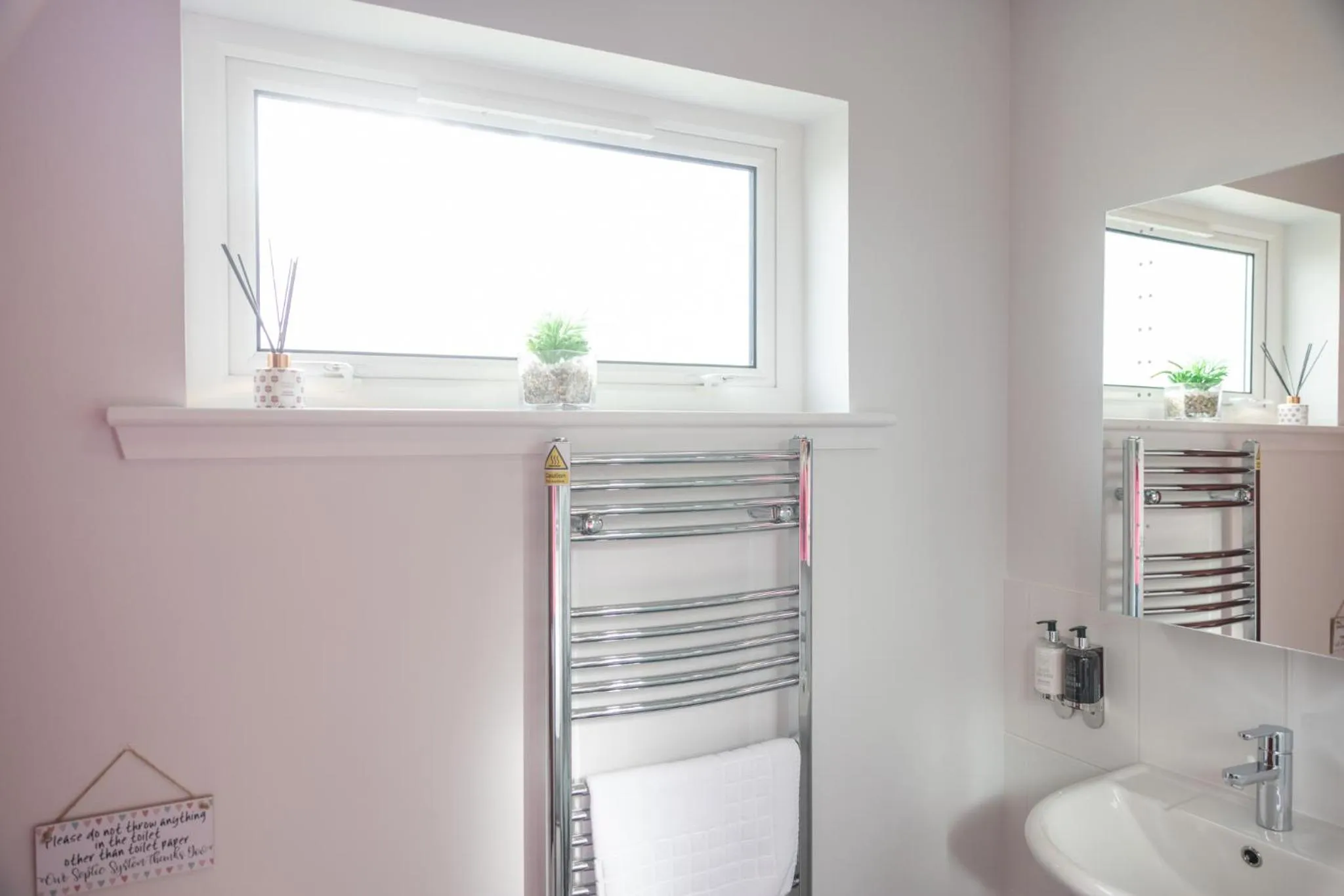 Shower in Grianaig Guest House & Restaurant, South Uist, Outer Hebrides