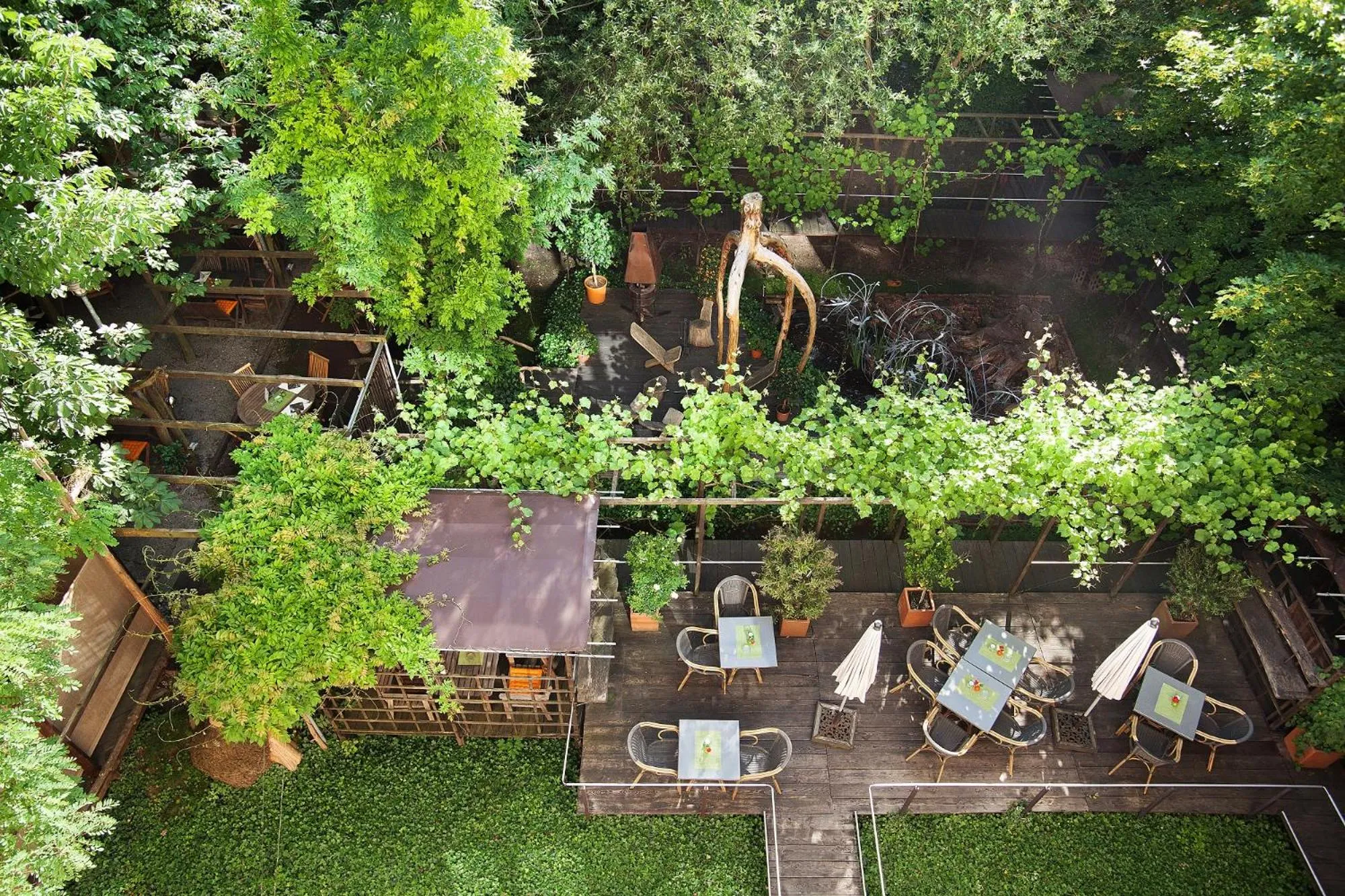 Inner courtyard view in Hotel Lifestyle