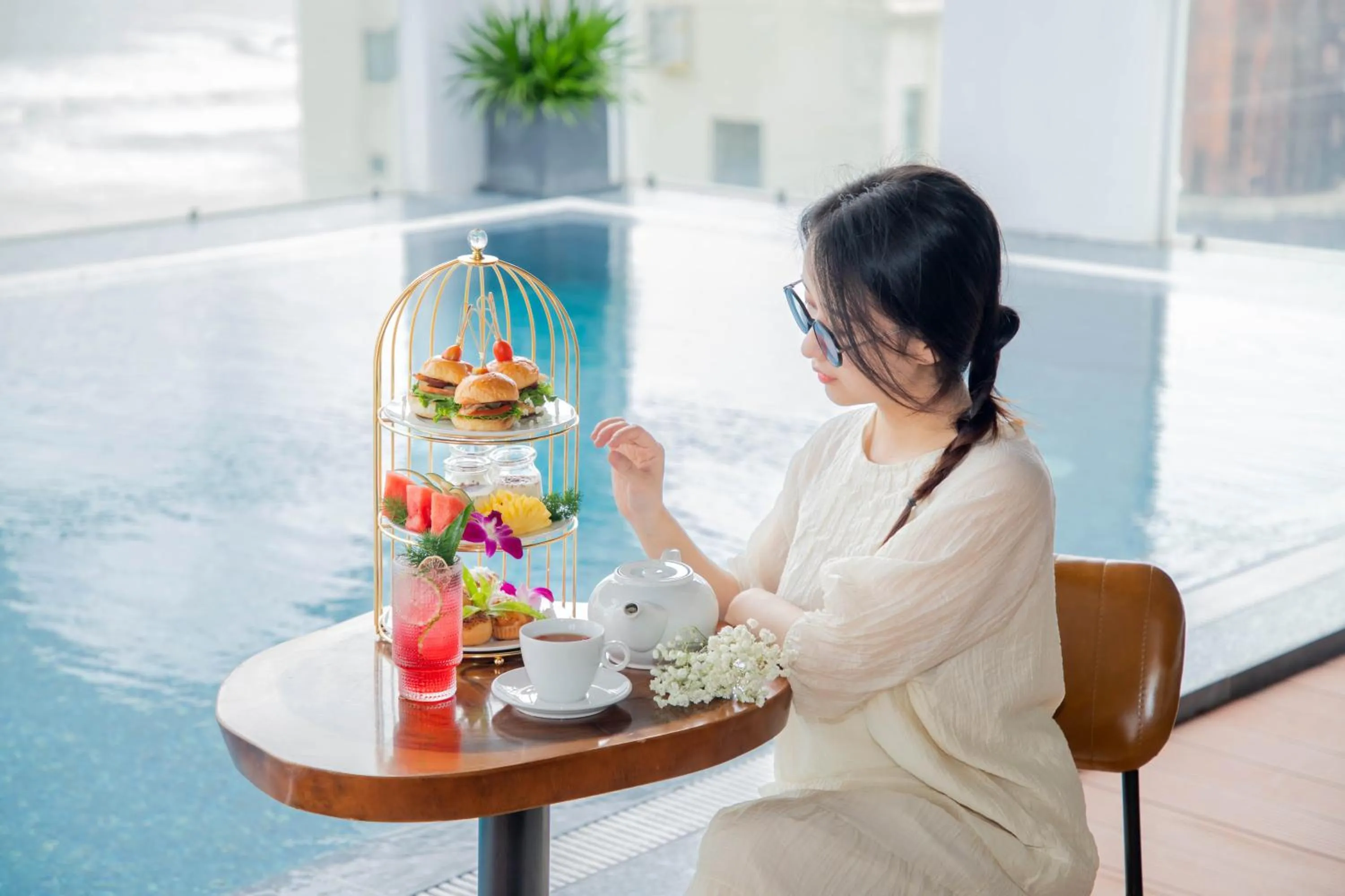 Food and drinks in Golden Lotus Hotel Da Nang - Rooftop Bar Sea View