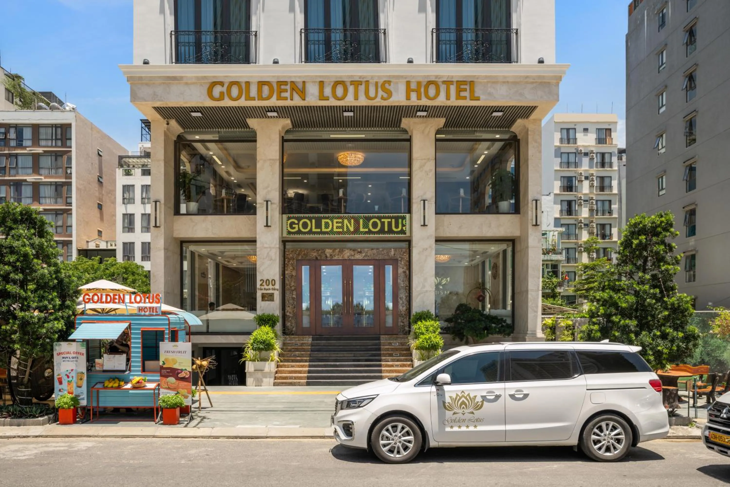 Drinks in Golden Lotus Hotel Da Nang - Rooftop Bar Sea View