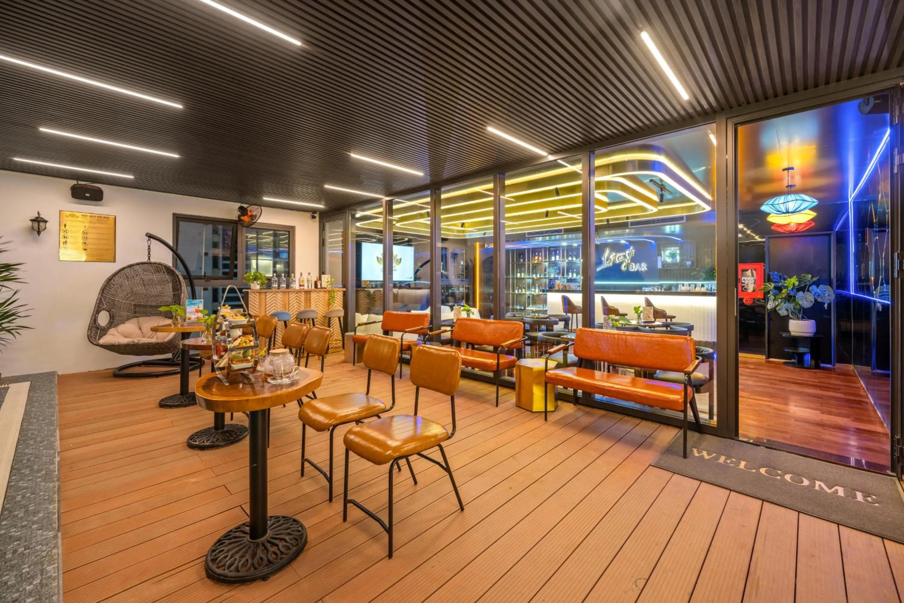 Lounge or bar in Golden Lotus Hotel Da Nang - Rooftop Bar Sea View