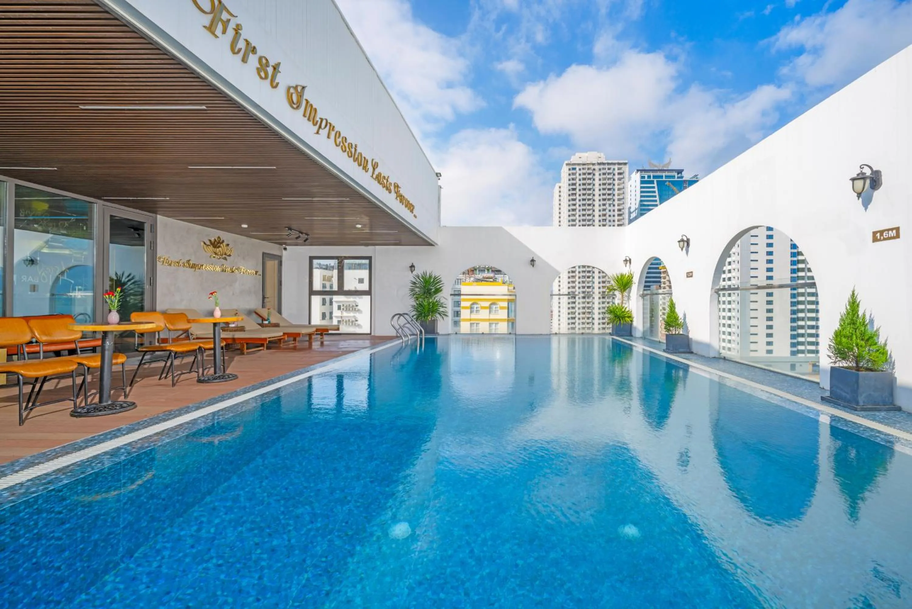 Swimming pool in Golden Lotus Hotel Da Nang - Rooftop Bar Sea View