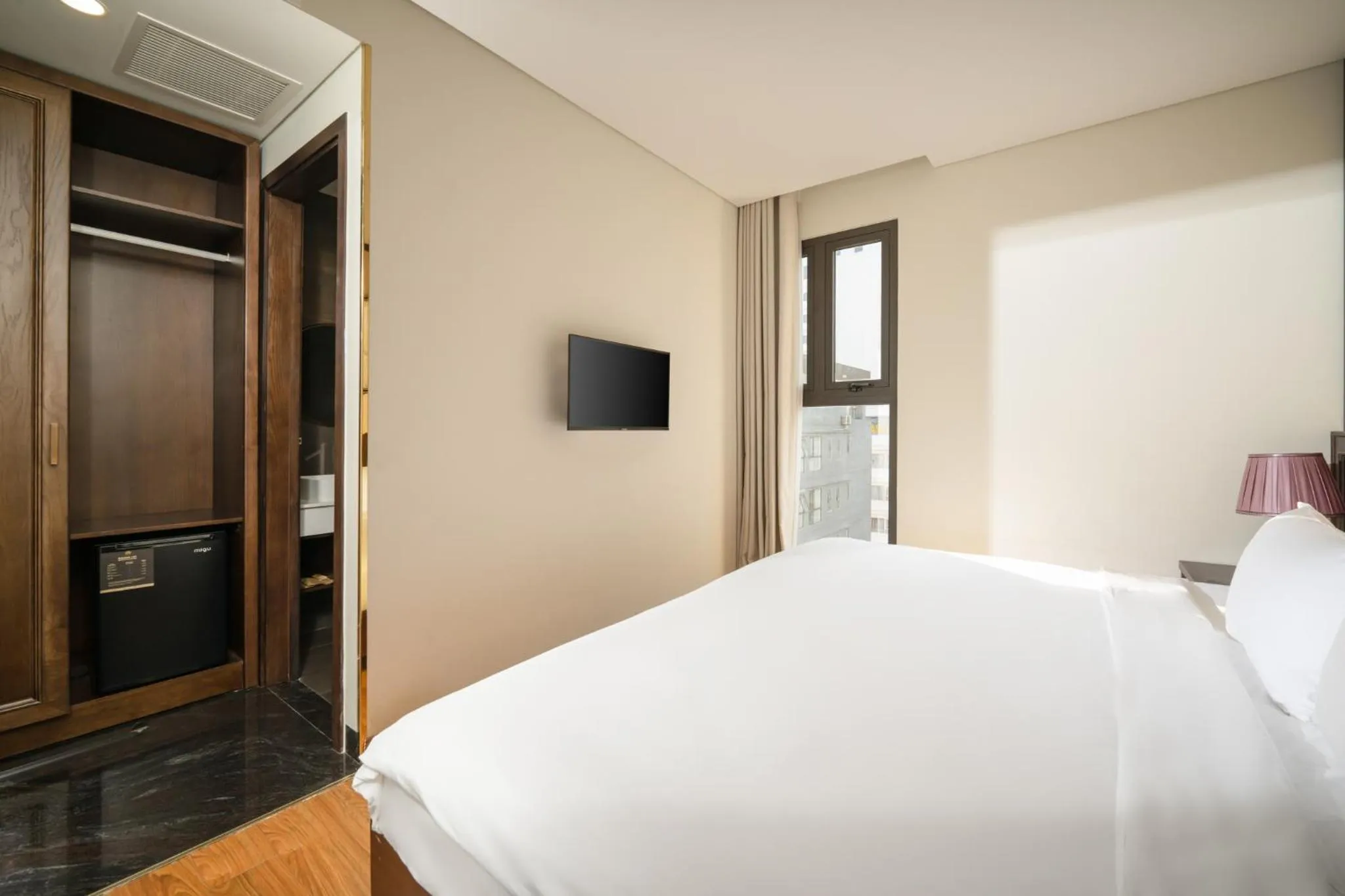 Bedroom, Bed in Golden Lotus Hotel Da Nang - Rooftop Bar Sea View