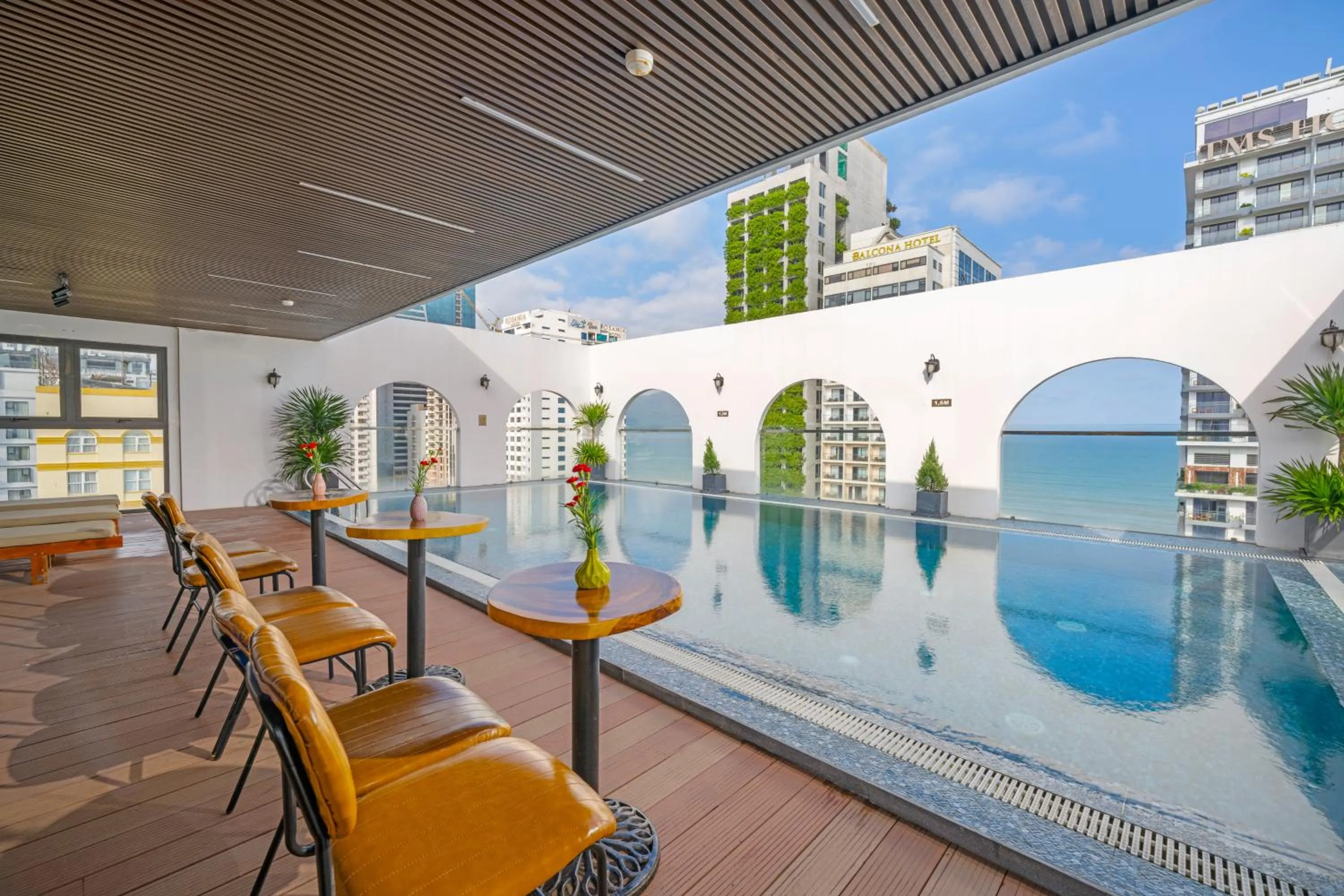Swimming pool in Golden Lotus Hotel Da Nang - Rooftop Bar Sea View