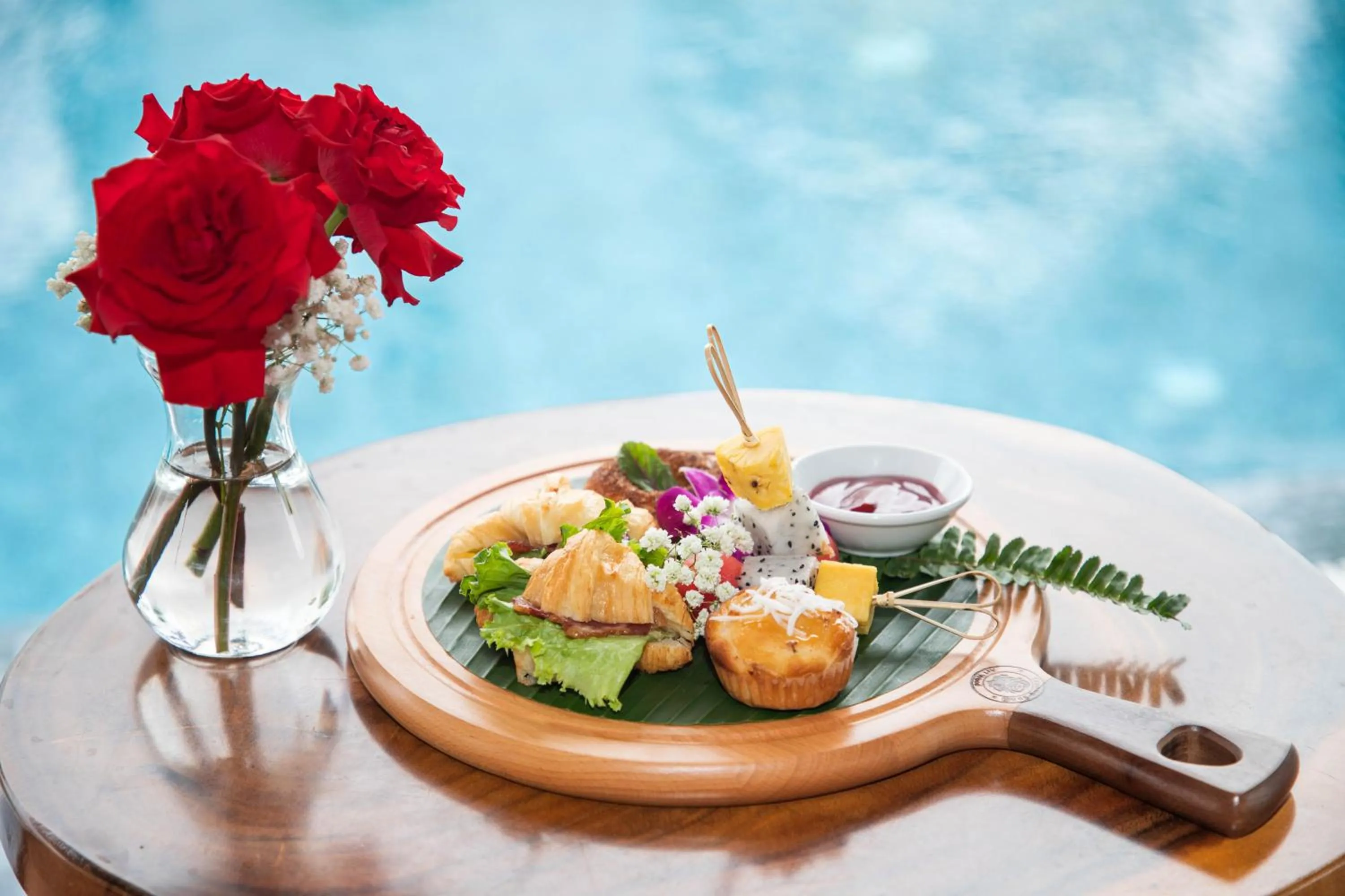 Food and drinks in Golden Lotus Hotel Da Nang - Rooftop Bar Sea View