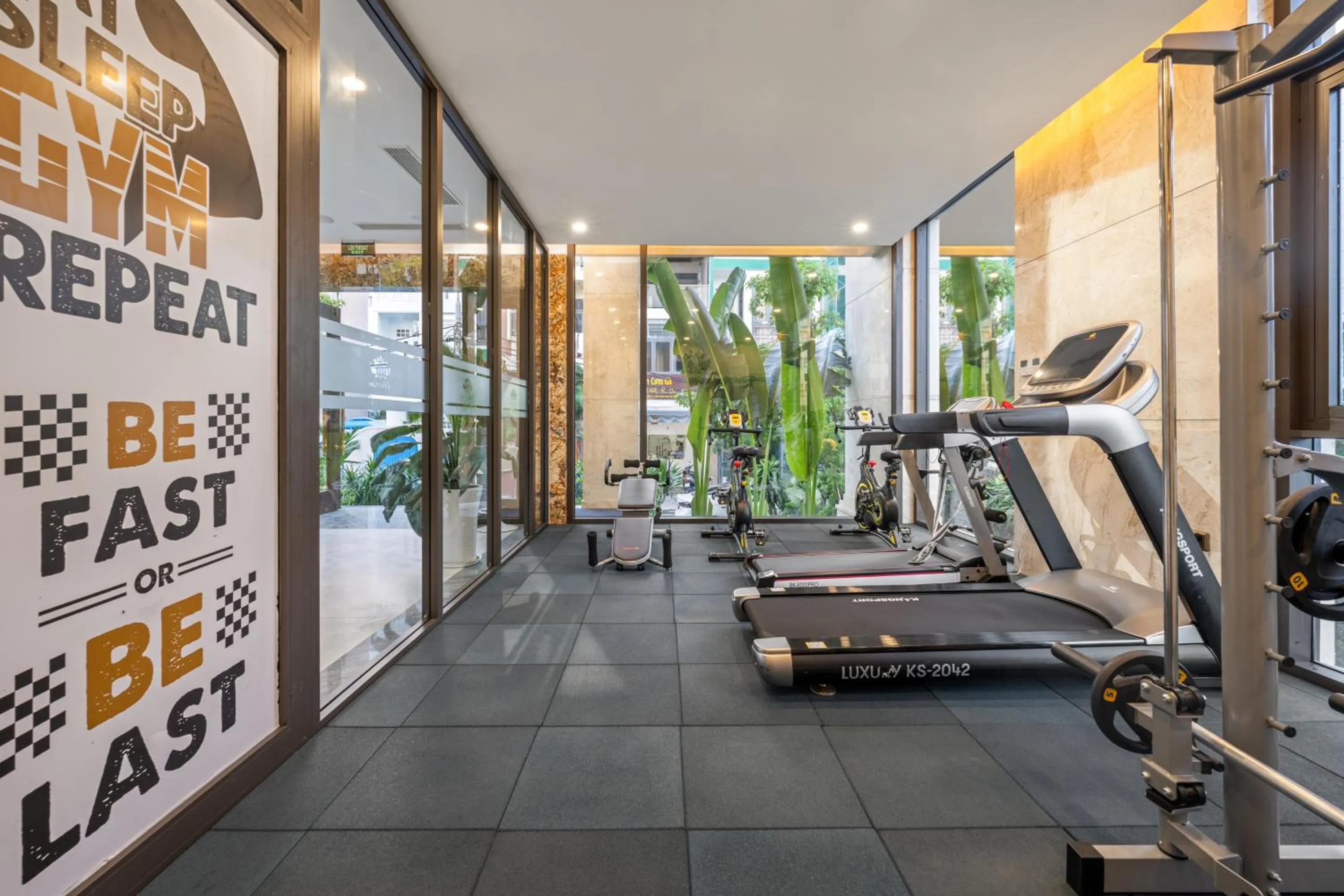 Sports in Golden Lotus Hotel Da Nang - Rooftop Bar Sea View