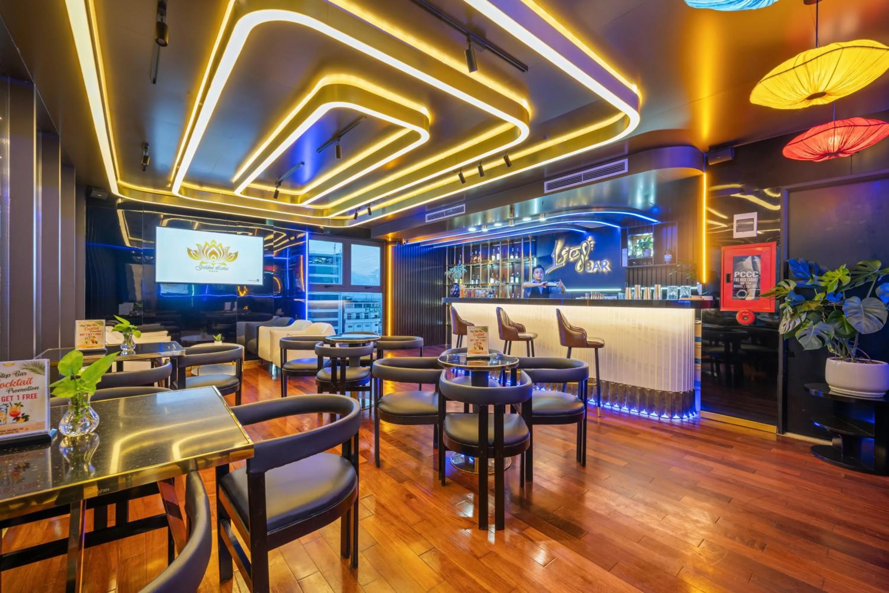 Lounge or bar in Golden Lotus Hotel Da Nang - Rooftop Bar Sea View