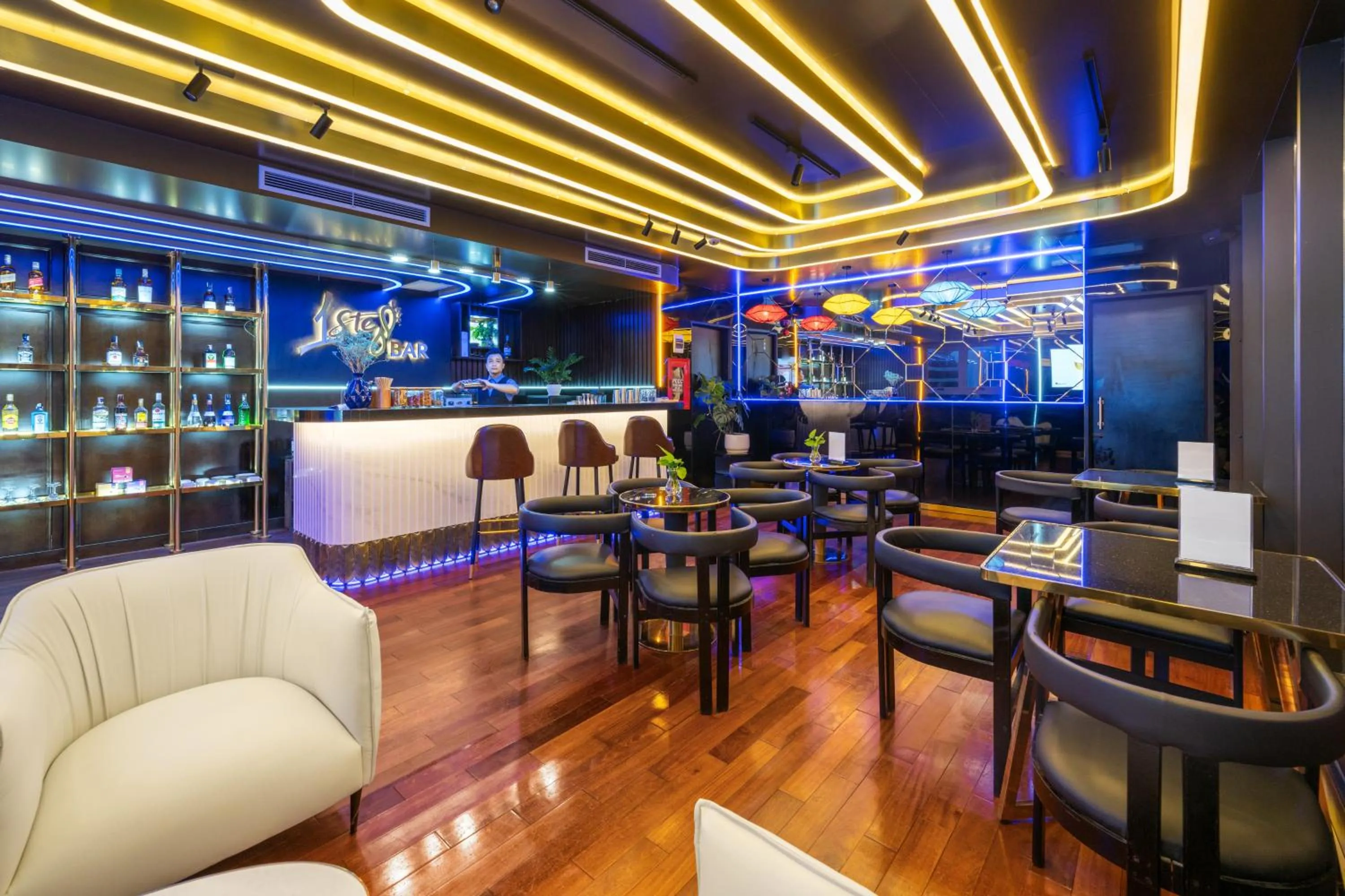 Lounge or bar in Golden Lotus Hotel Da Nang - Rooftop Bar Sea View