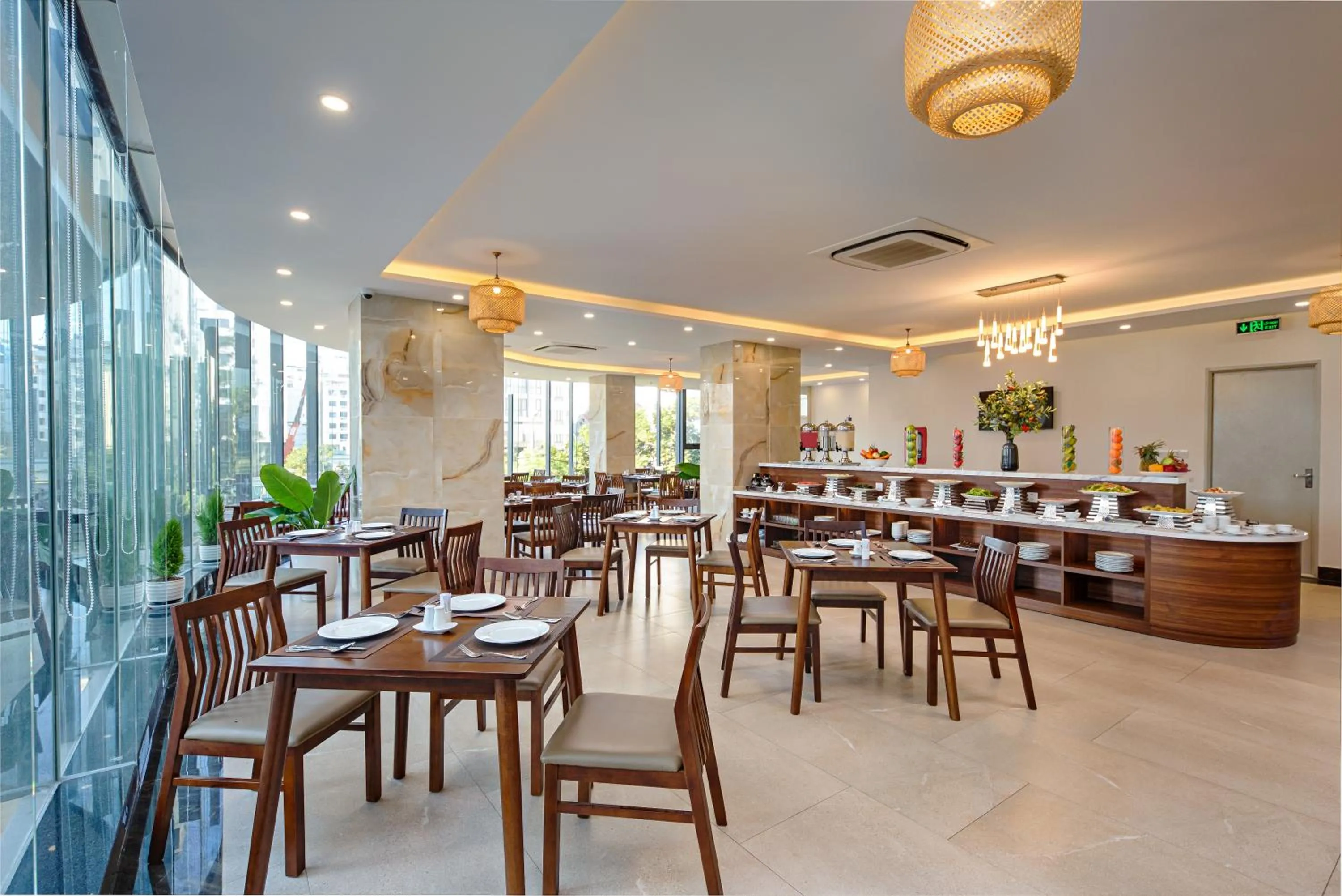 Restaurant/places to eat in Capecia Danang Hotel and Apartment