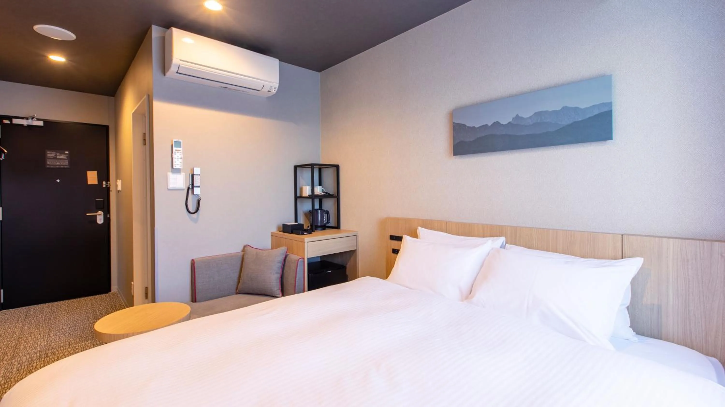 Photo of the whole room, Bed in KOKO HOTEL Hidatakayama - formaly Hotel Wing Hida Takayama