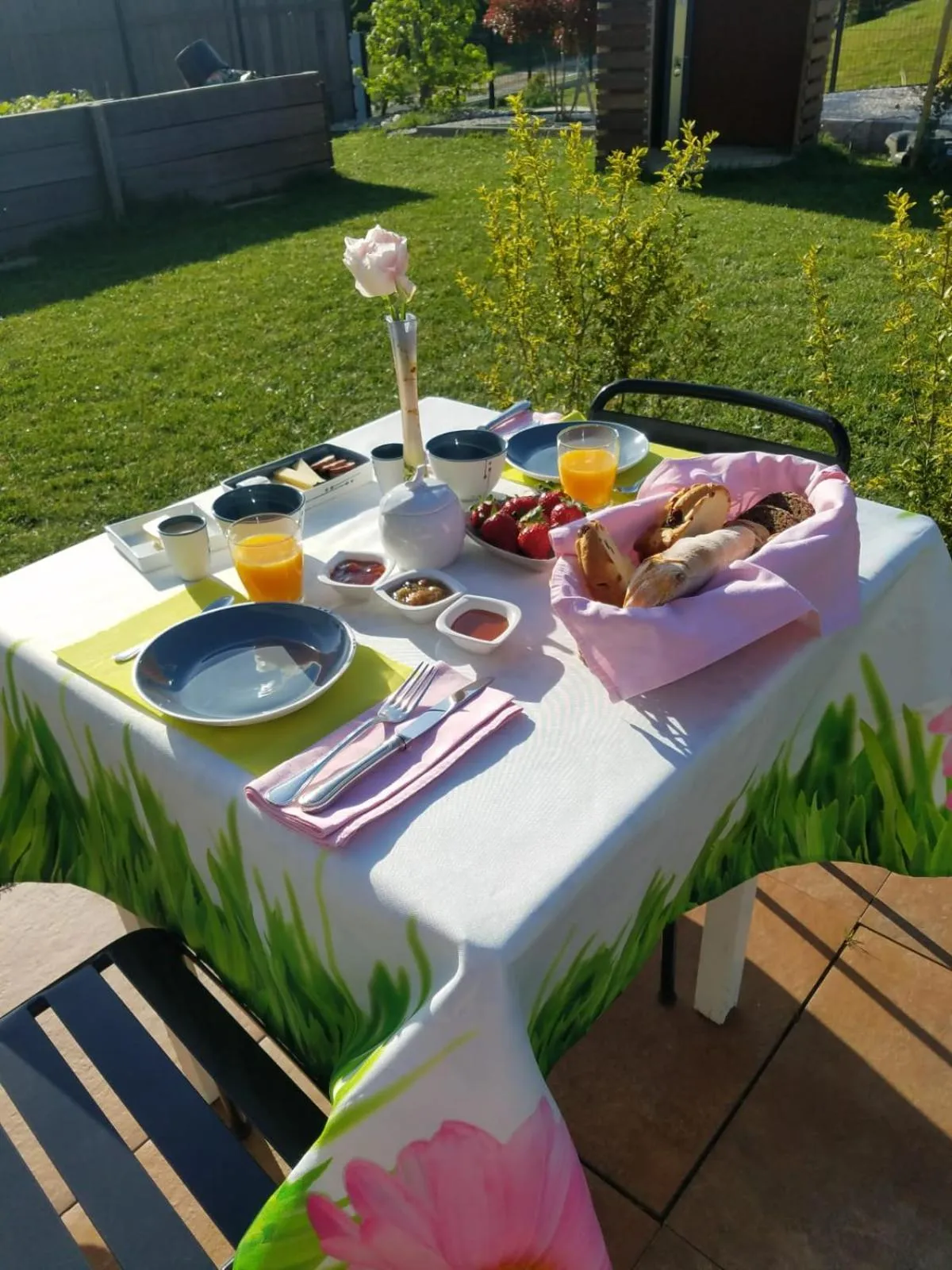 Food and drinks in Le Jardin des Pies