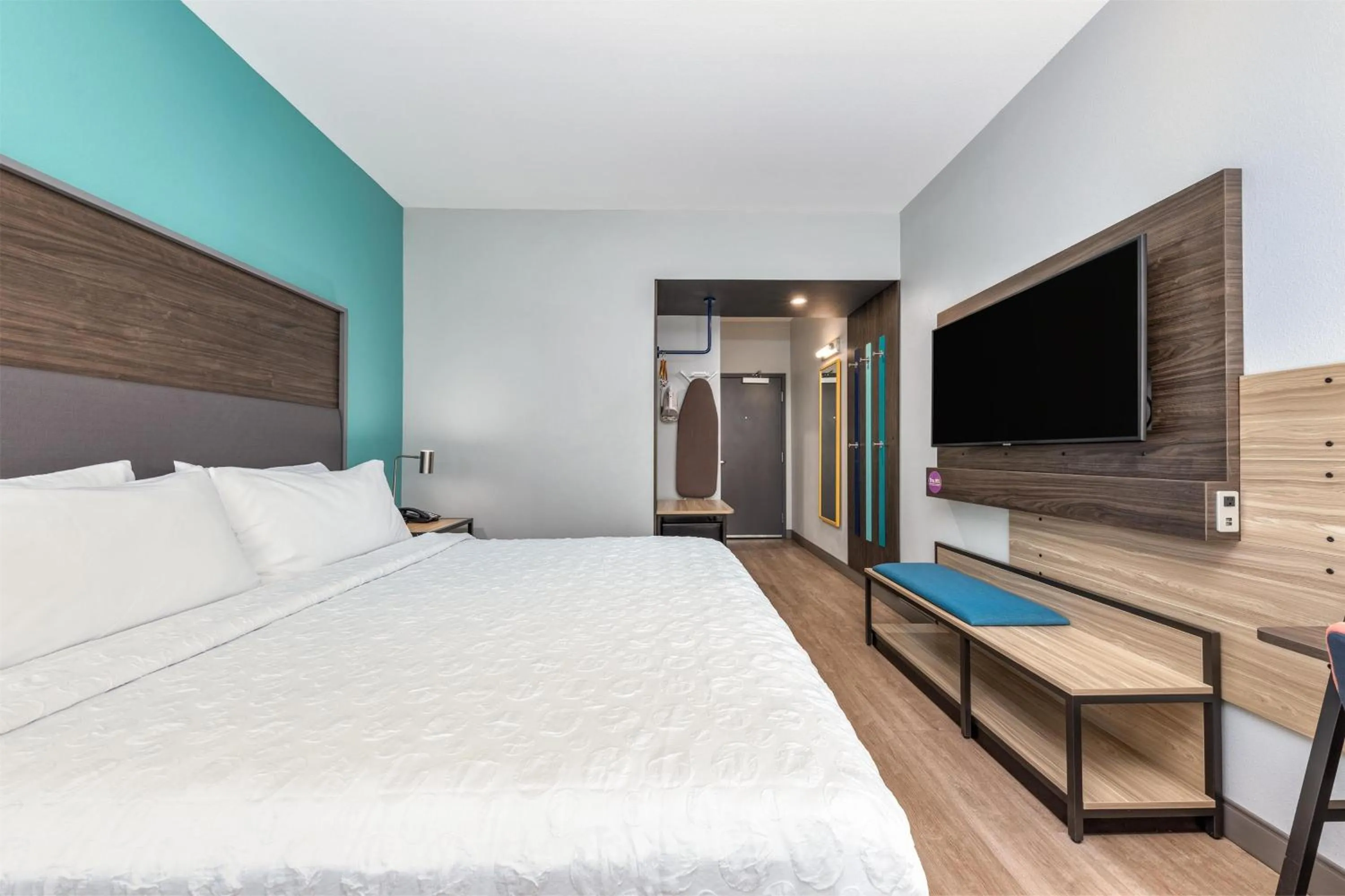 Bed in Tru By Hilton The Colony