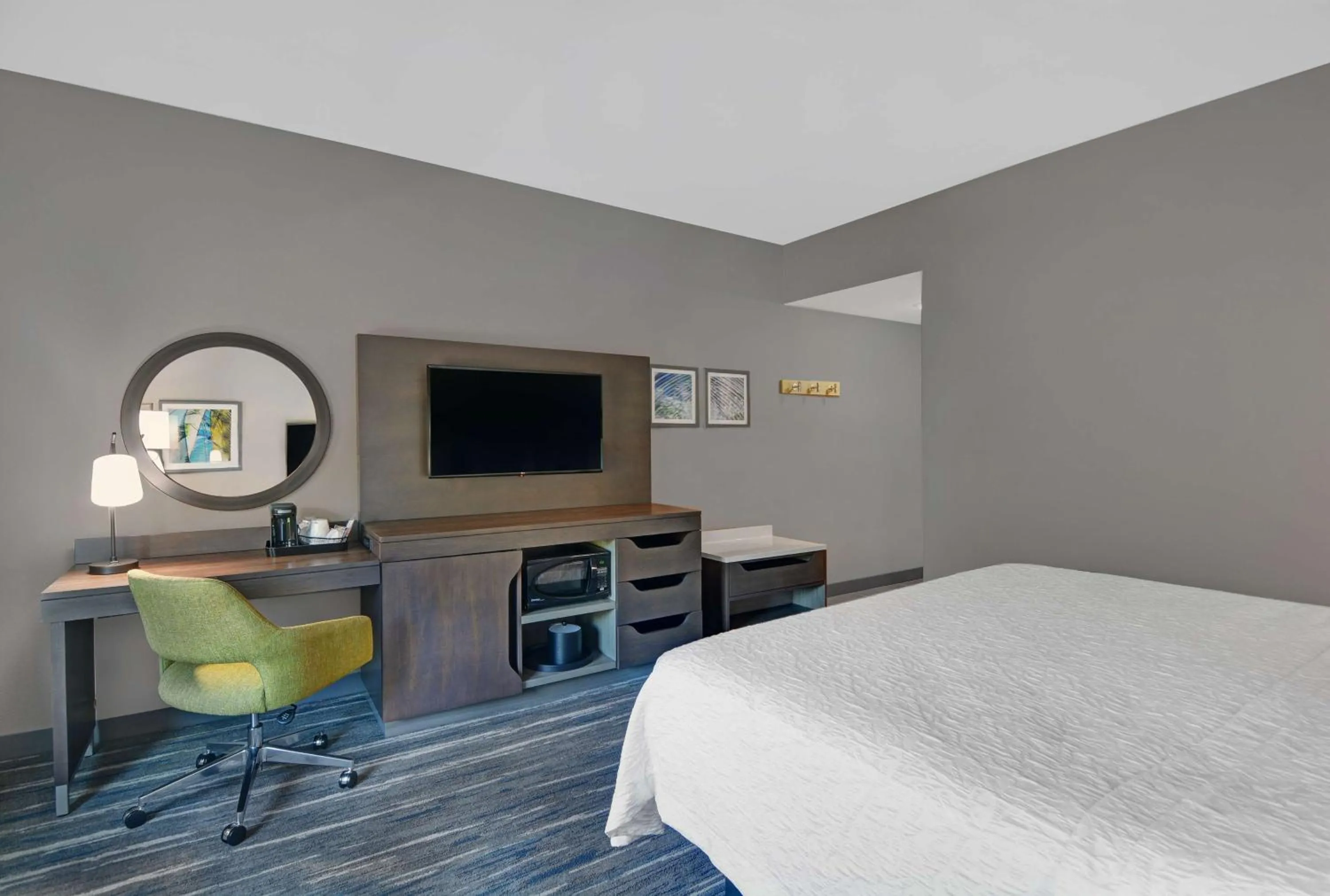 Bedroom, Bed in Hampton Inn And Suites Macclenny I-10