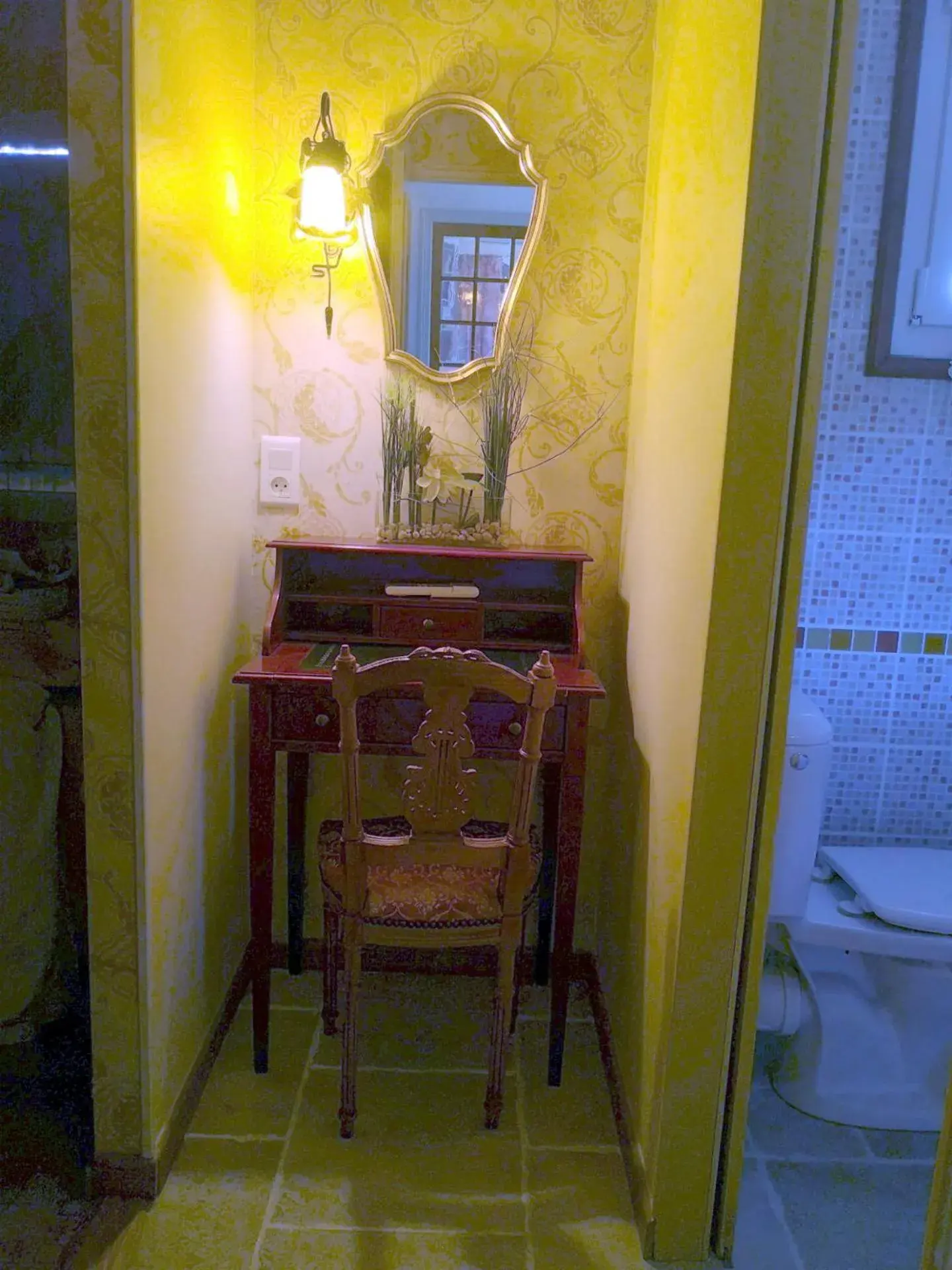 Deluxe Double Room with Bath in Chambre d'hôte "Avignon" Deluxe Double Room with Bath in Chambre d'hôte "Avignon"