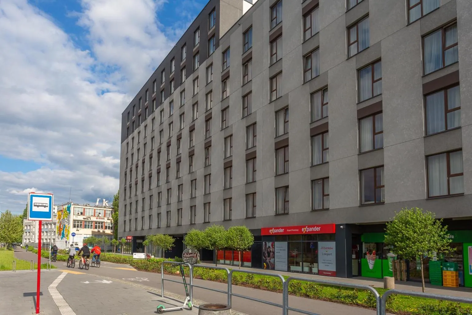 Property building in RentPlanet - Apartamenty Wolska