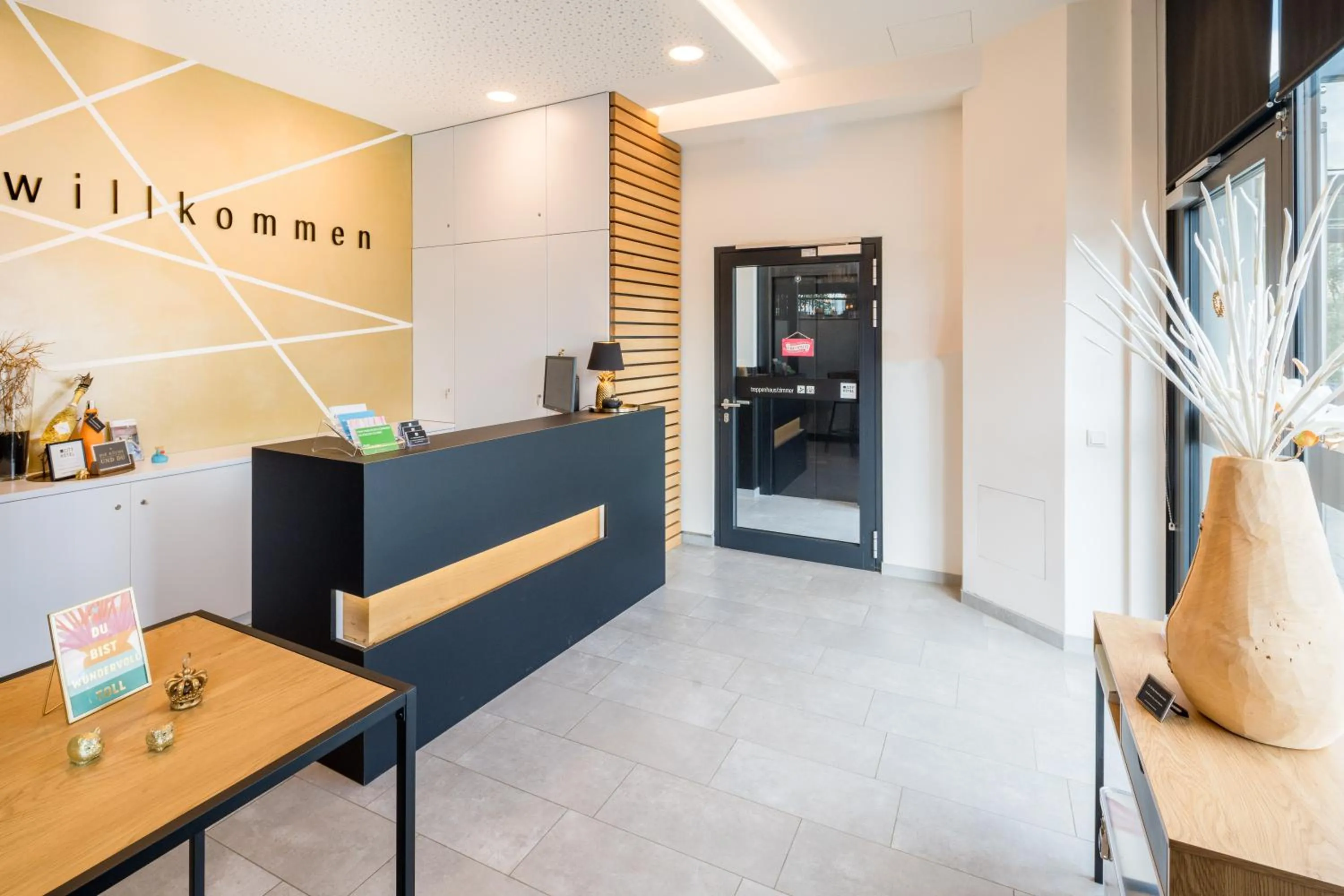 Lobby or reception in N+S City Hotel Neumarkt