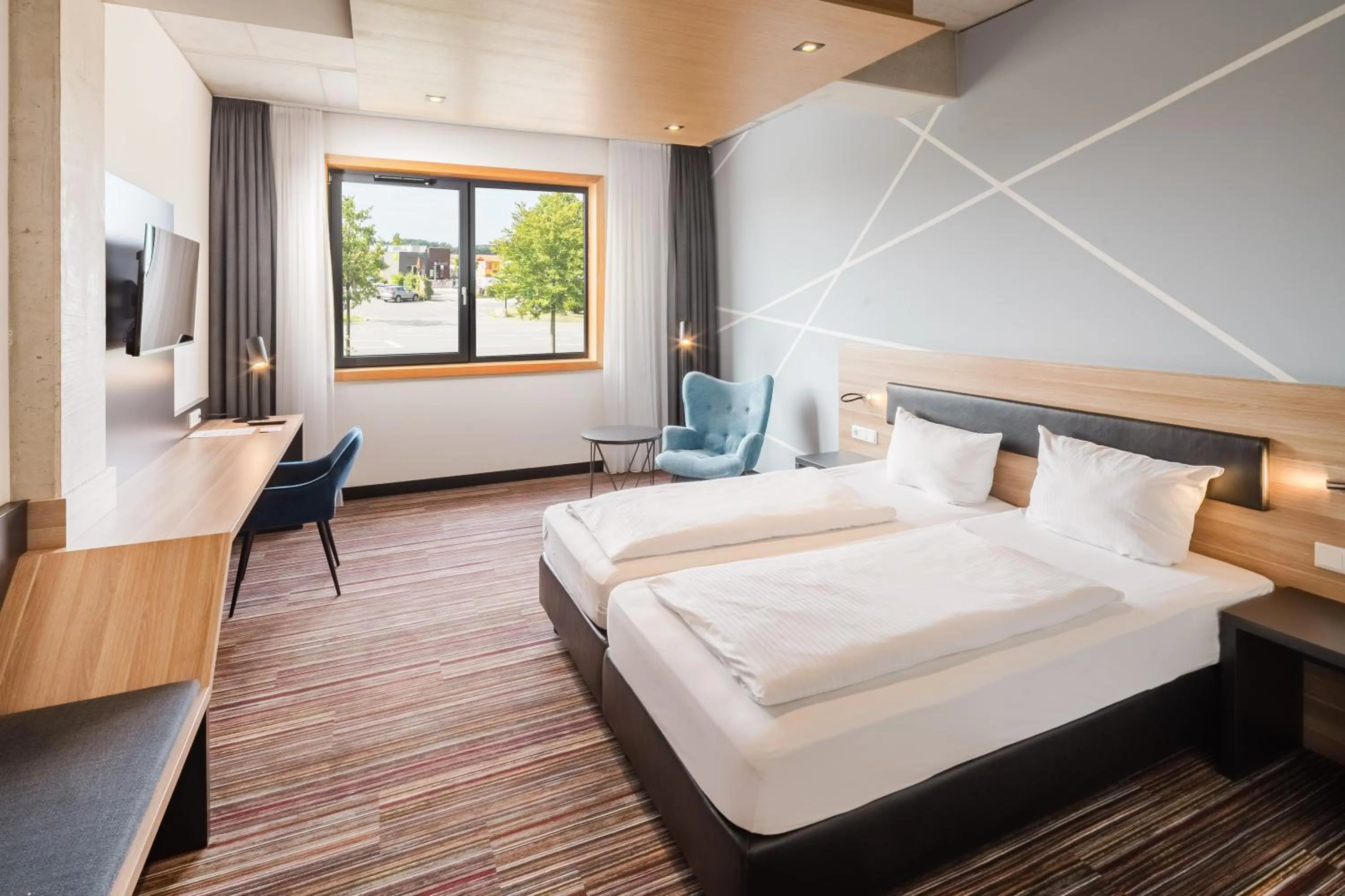 Photo of the whole room, Bed in N+S City Hotel Neumarkt