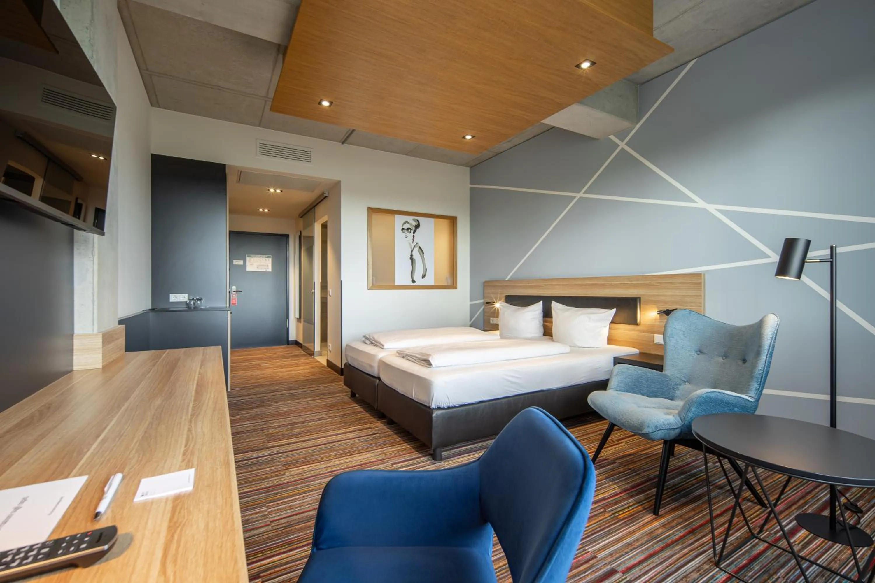 Photo of the whole room, Bed in N+S City Hotel Neumarkt