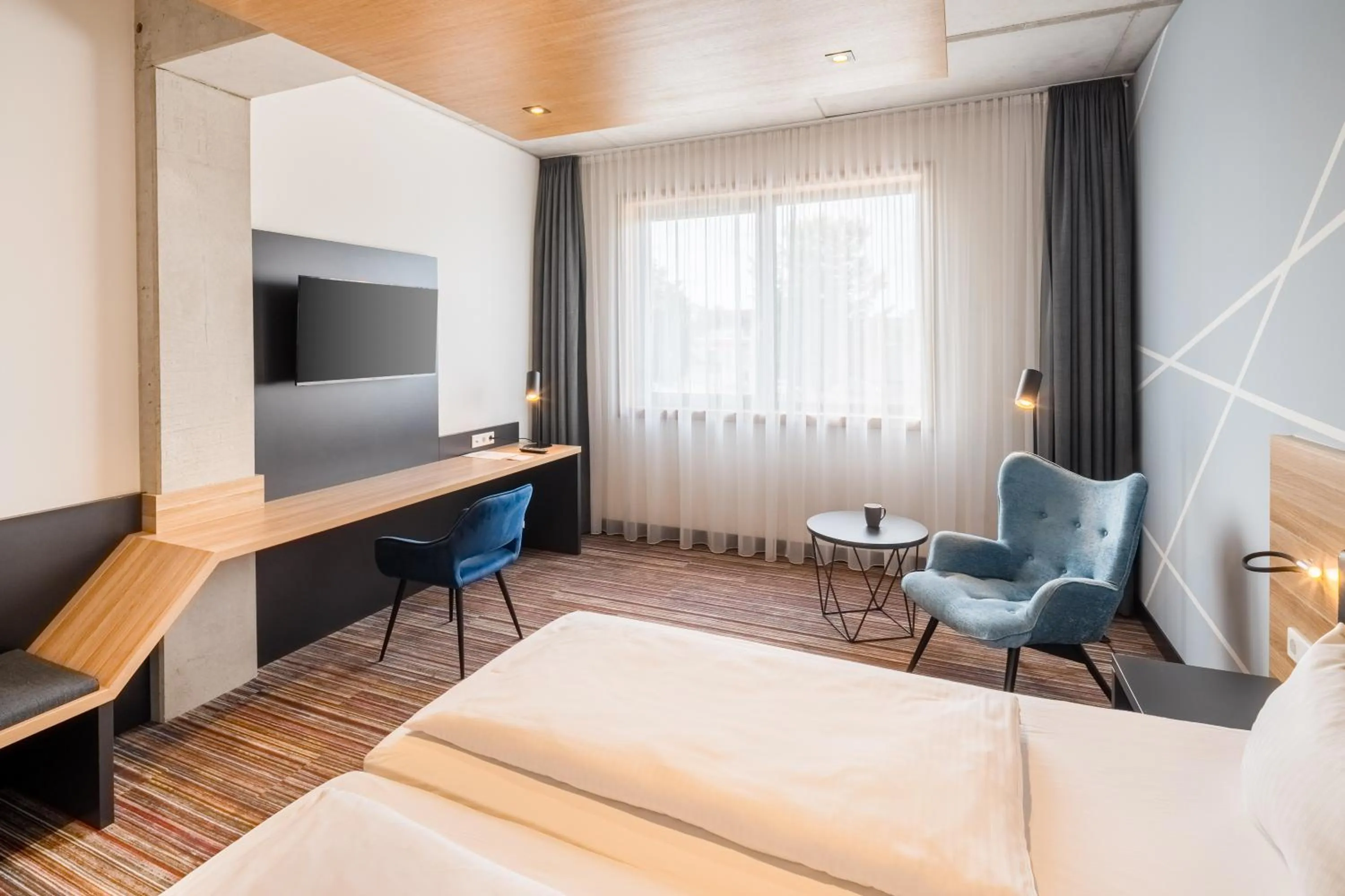 Photo of the whole room, Bed in N+S City Hotel Neumarkt